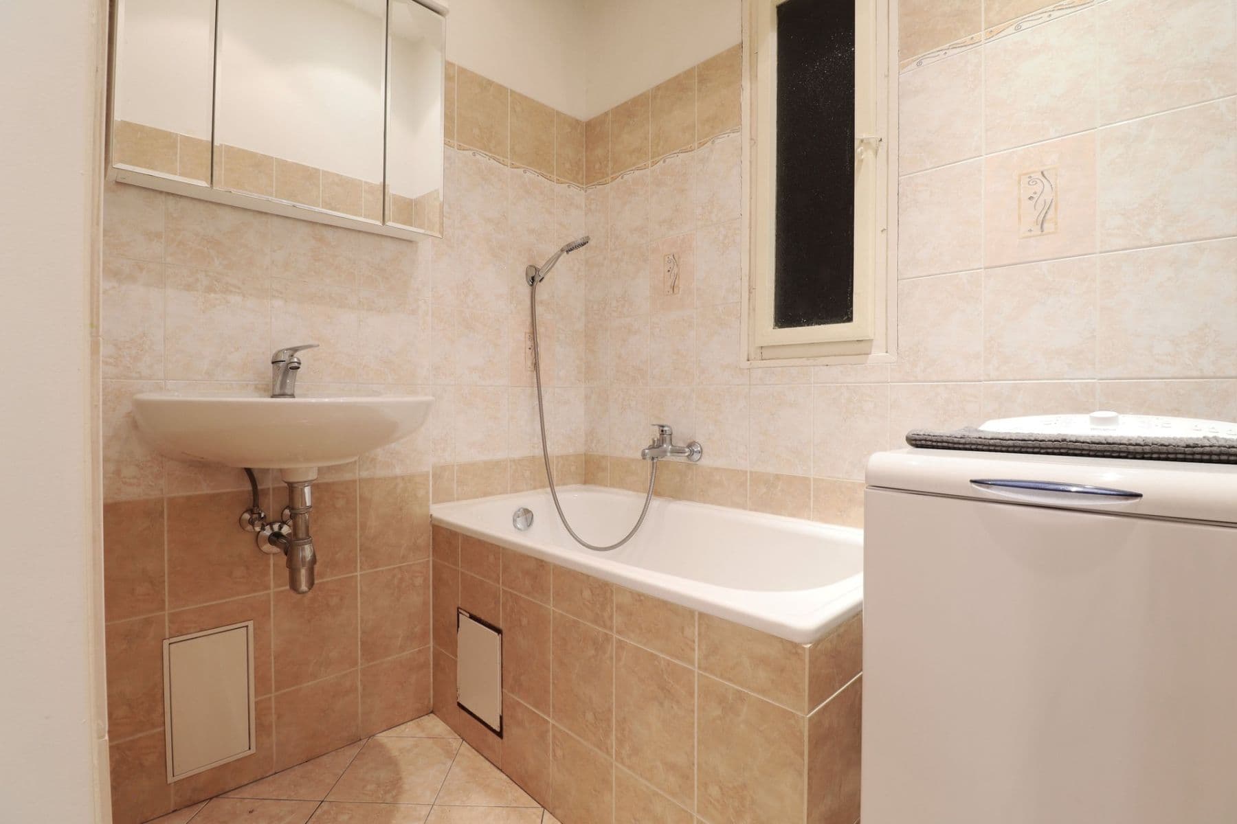 1 bedroom with open-plan kitchen flat to rent, 40 m², Buchovcova, Prague, Prague 1 bedroom with open-plan kitchen flat to rent, 40 m², Buchovcova, Prague, Prague