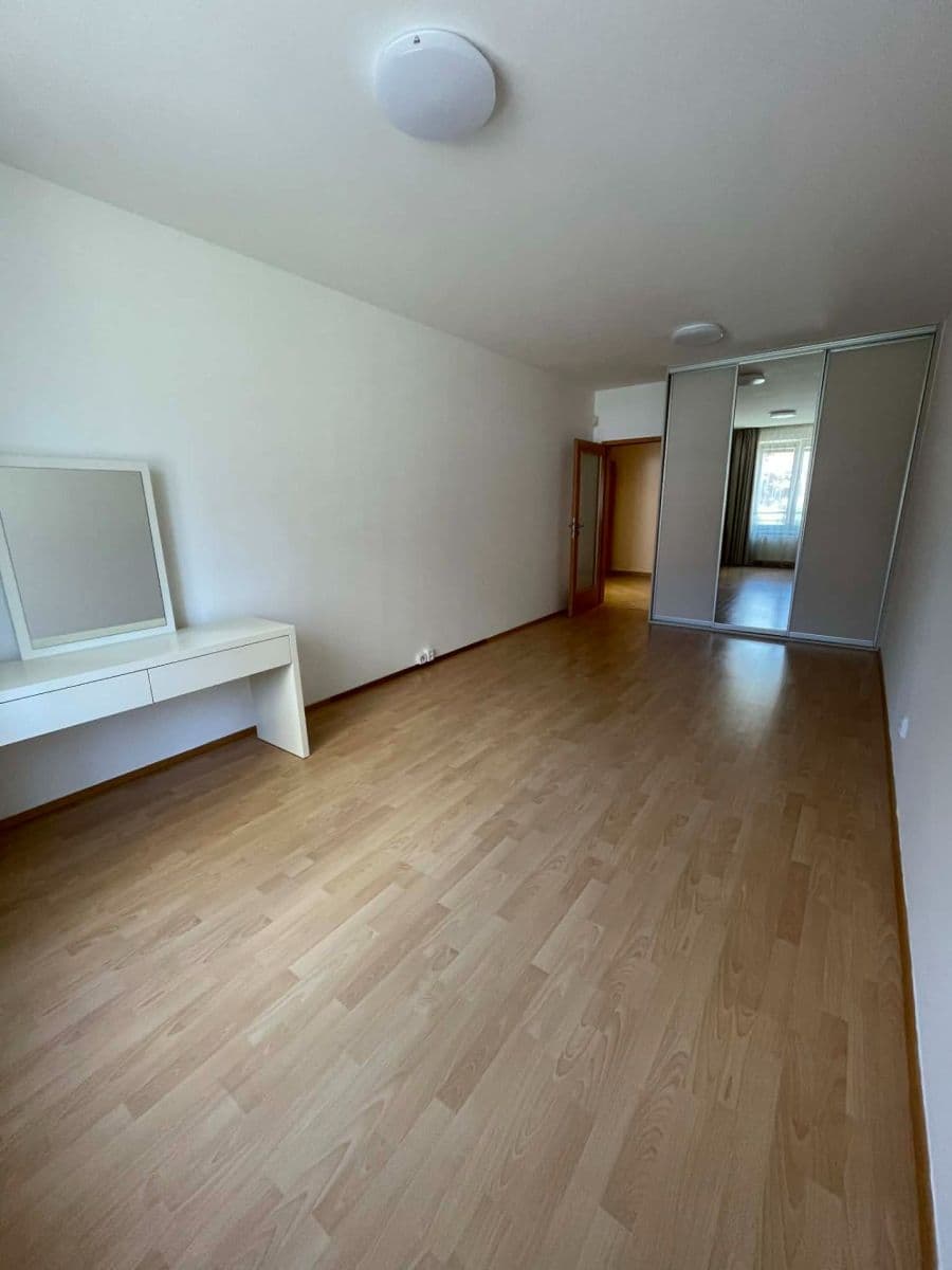 1 bedroom with open-plan kitchen flat to rent, 66 m², Mikanova, Prague, Prague 1 bedroom with open-plan kitchen flat to rent, 66 m², Mikanova, Prague, Prague