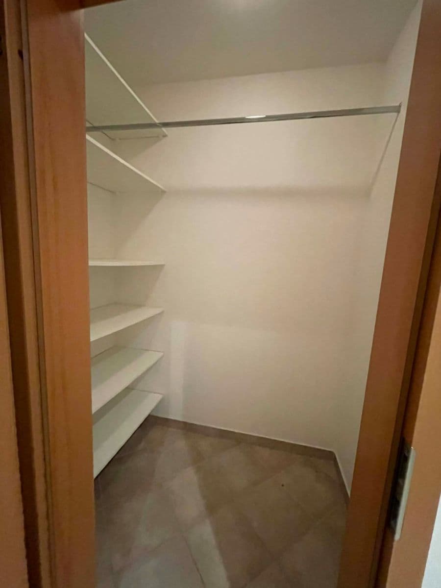 1 bedroom with open-plan kitchen flat to rent, 66 m², Mikanova, Prague, Prague 1 bedroom with open-plan kitchen flat to rent, 66 m², Mikanova, Prague, Prague