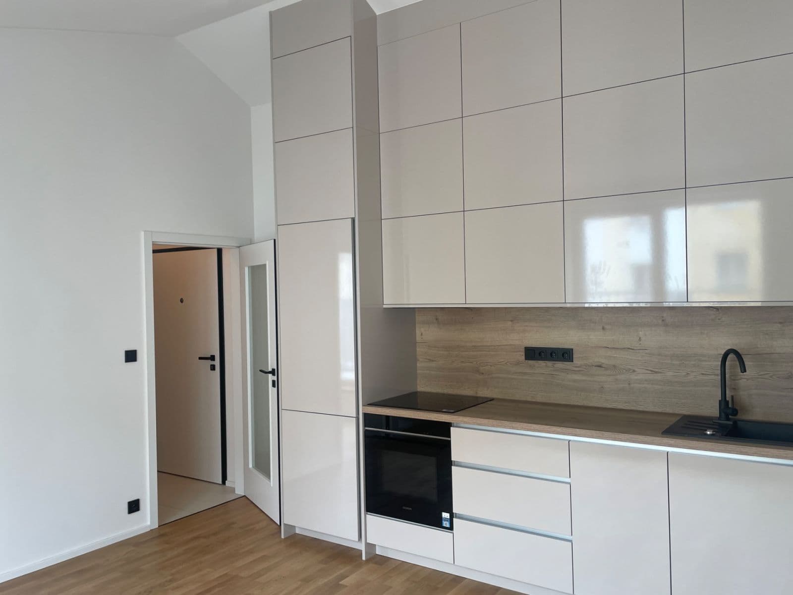 1 bedroom with open-plan kitchen flat to rent, 34 m², Krymská, Prague, Prague 1 bedroom with open-plan kitchen flat to rent, 34 m², Krymská, Prague, Prague