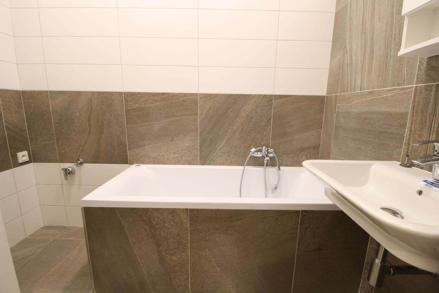 1 bedroom with open-plan kitchen flat to rent, 51 m², Freyova, Prague, Prague 1 bedroom with open-plan kitchen flat to rent, 51 m², Freyova, Prague, Prague