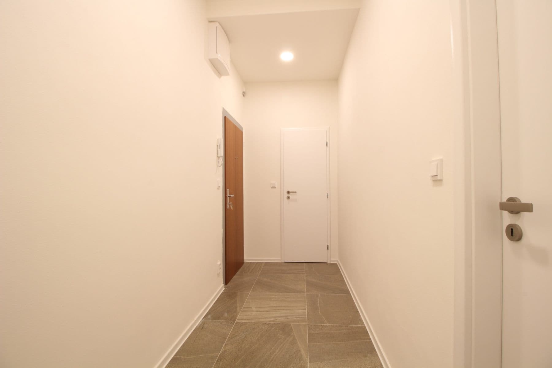 1 bedroom with open-plan kitchen flat to rent, 51 m², Freyova, Prague, Prague 1 bedroom with open-plan kitchen flat to rent, 51 m², Freyova, Prague, Prague