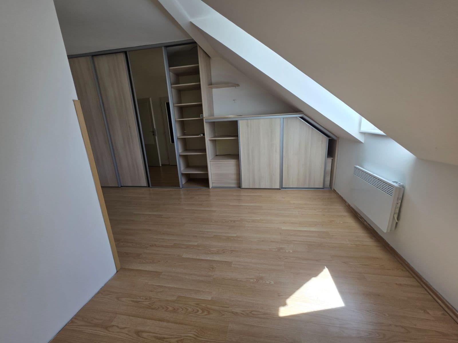 4 bedroom flat to rent, 107 m², Závodu míru, Karlovy Vary, Karlovarský Region 4 bedroom flat to rent, 107 m², Závodu míru, Karlovy Vary, Karlovarský Region