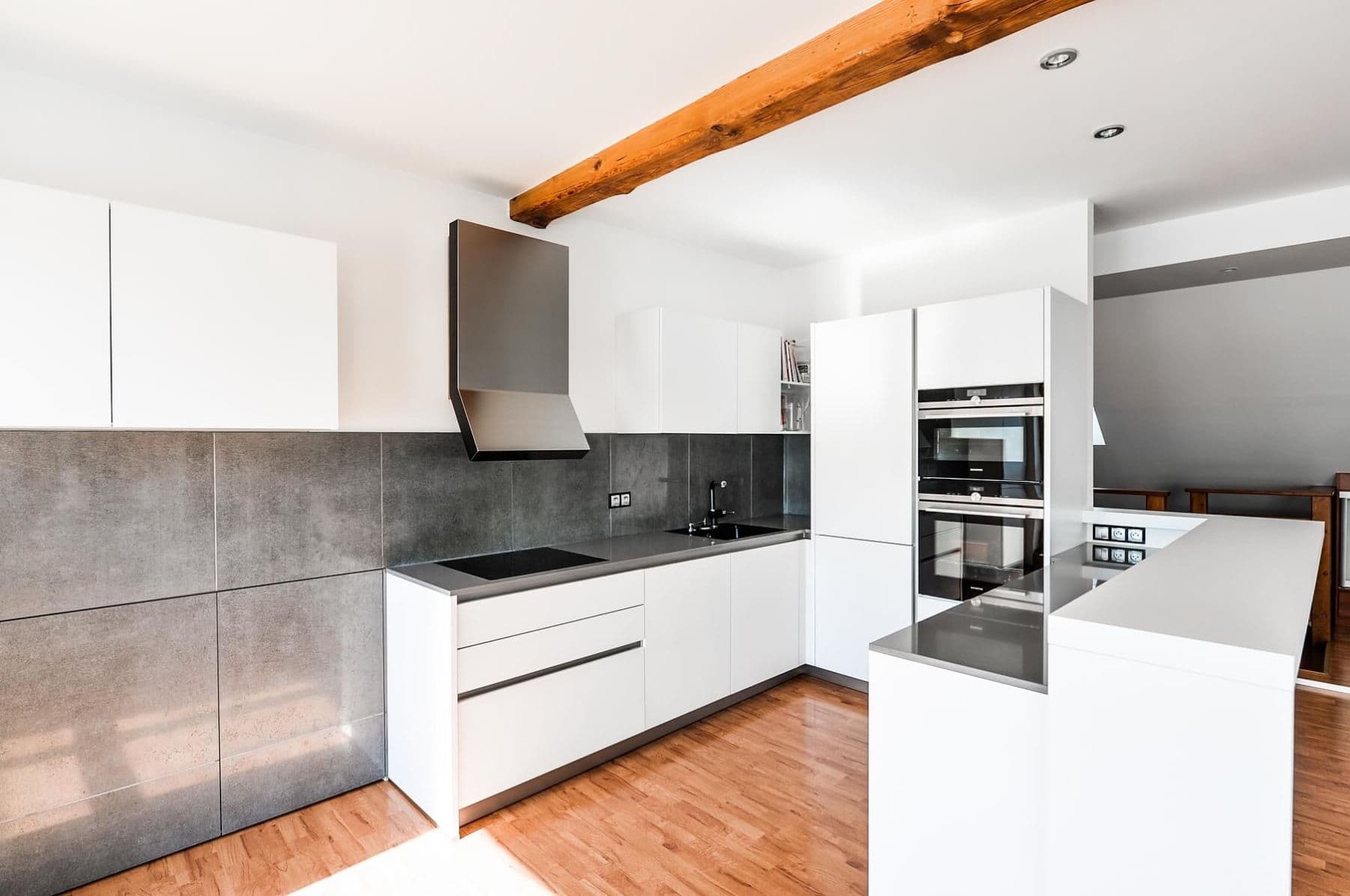 3 bedroom with open-plan kitchen flat to rent, 165 m², Jilemnického, Prague, Prague 3 bedroom with open-plan kitchen flat to rent, 165 m², Jilemnického, Prague, Prague