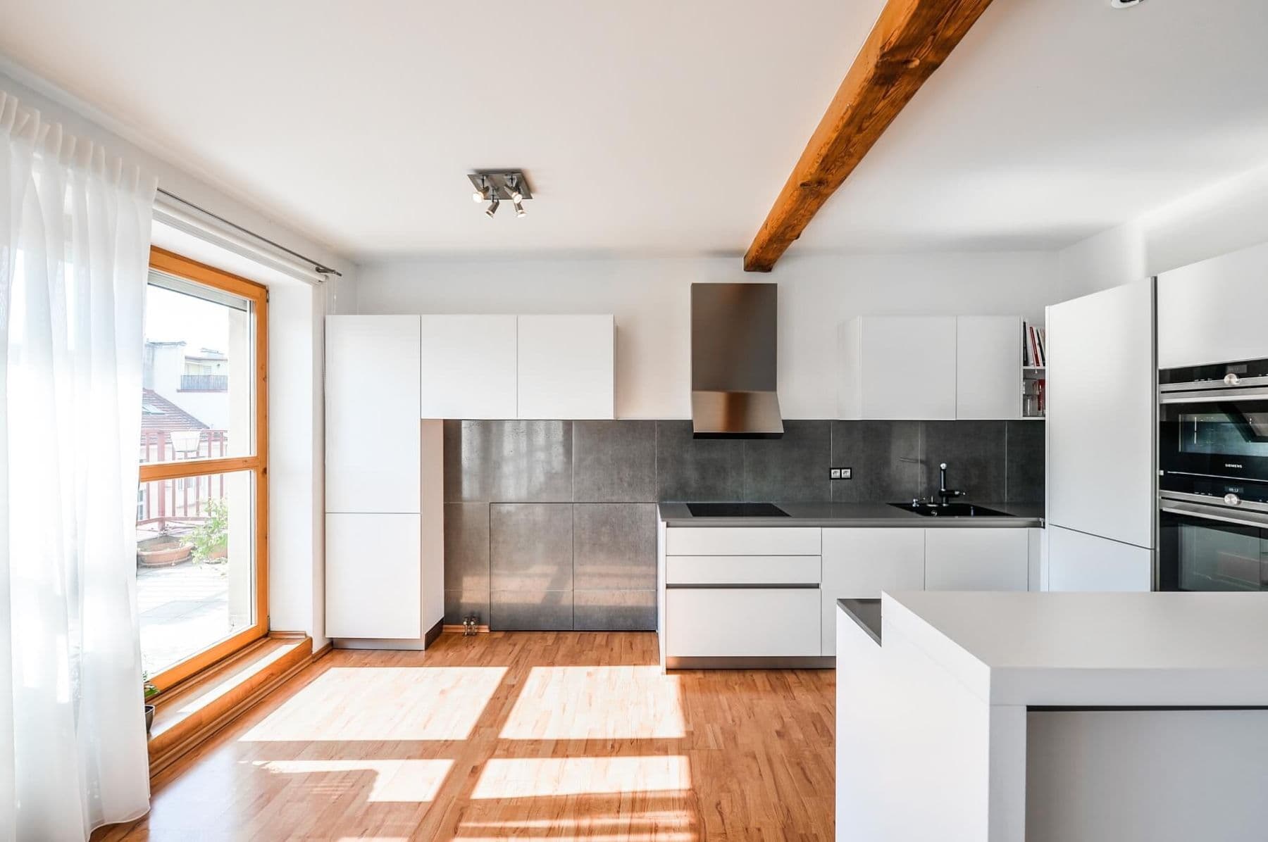 3 bedroom with open-plan kitchen flat to rent, 165 m², Jilemnického, Prague, Prague 3 bedroom with open-plan kitchen flat to rent, 165 m², Jilemnického, Prague, Prague