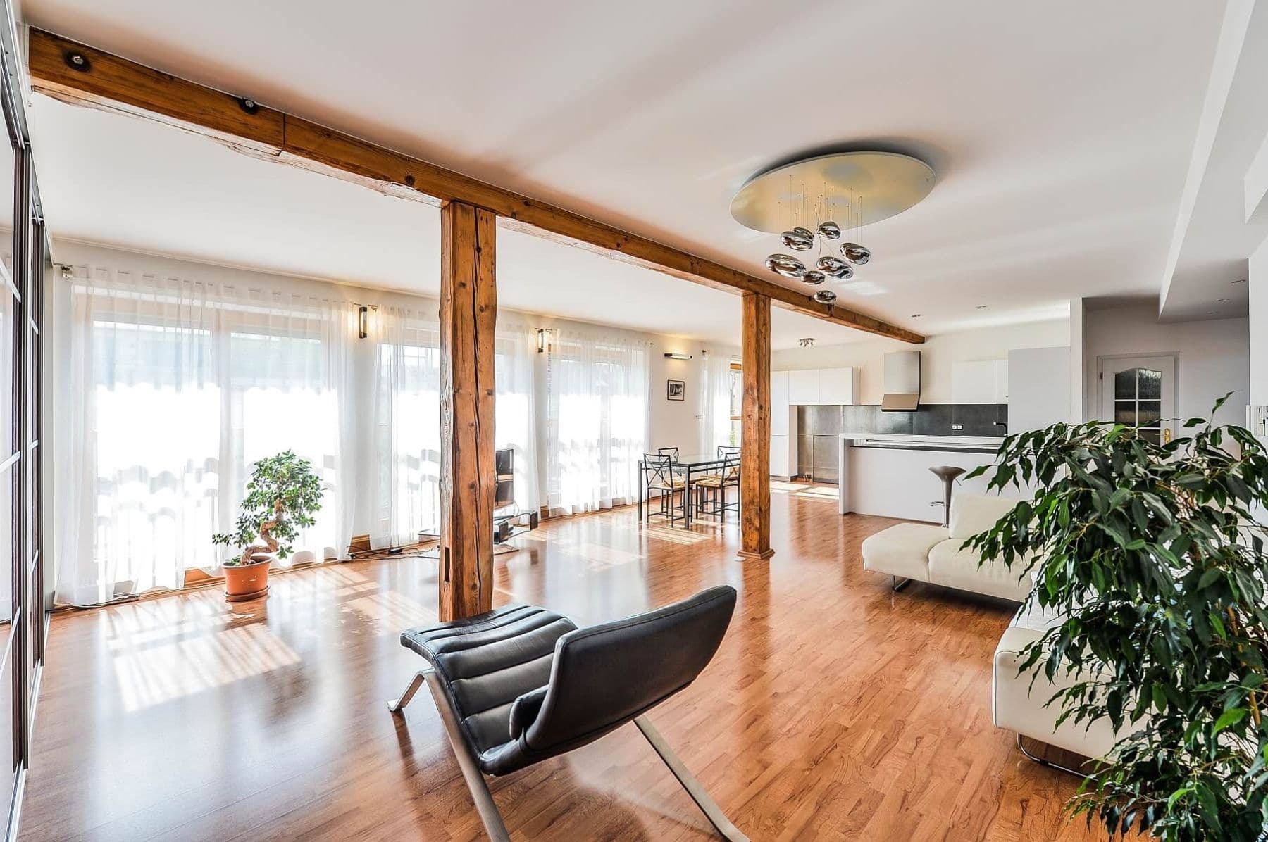 3 bedroom with open-plan kitchen flat to rent, 165 m², Jilemnického, Prague, Prague 3 bedroom with open-plan kitchen flat to rent, 165 m², Jilemnického, Prague, Prague