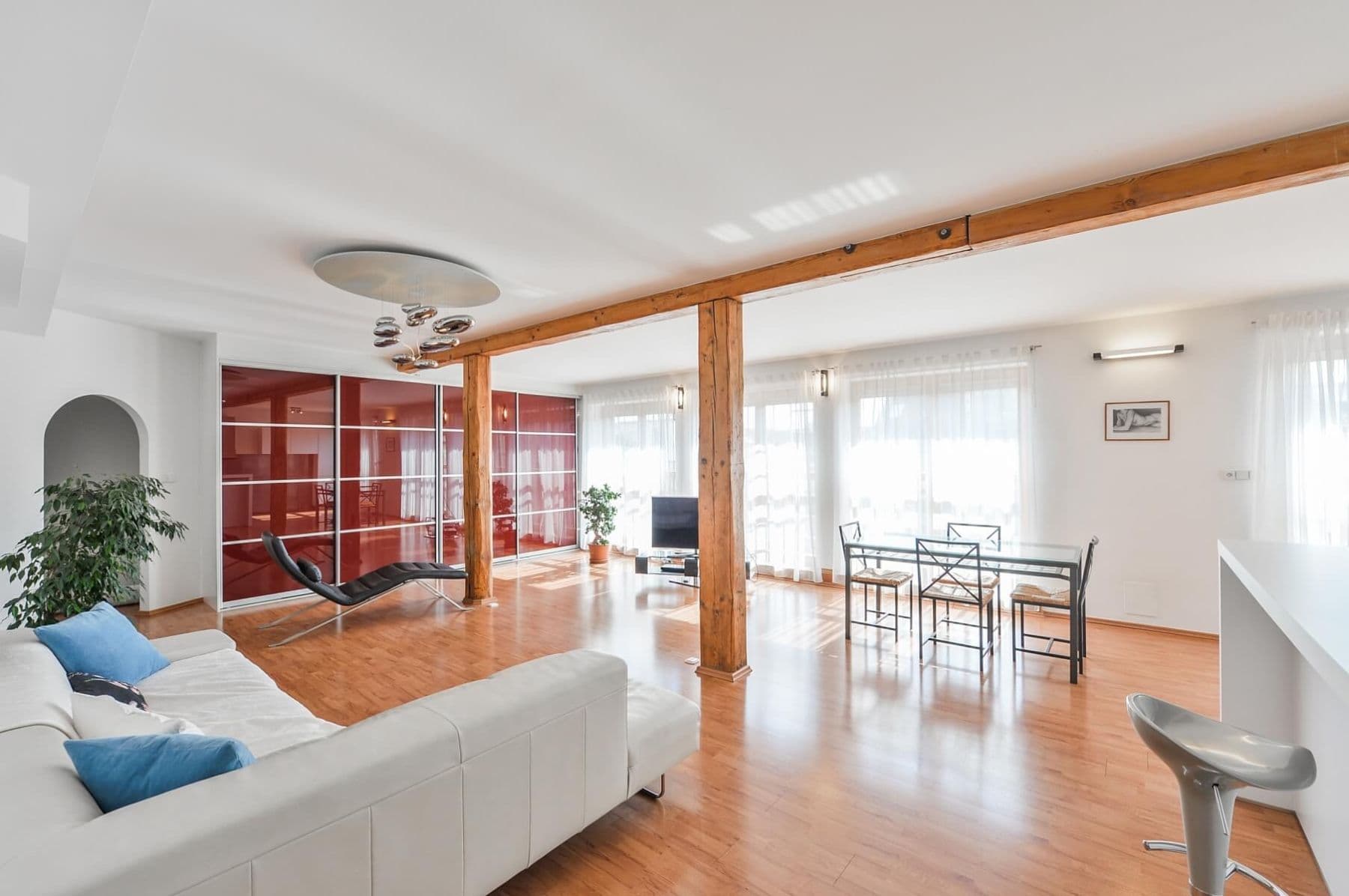 3 bedroom with open-plan kitchen flat to rent, 165 m², Jilemnického, Prague, Prague 3 bedroom with open-plan kitchen flat to rent, 165 m², Jilemnického, Prague, Prague