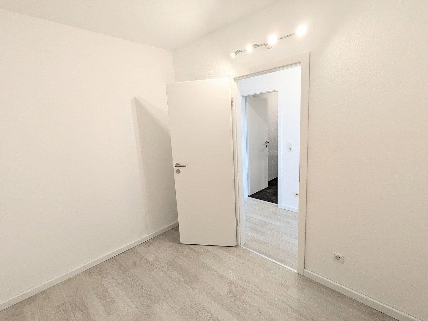 1 bedroom with open-plan kitchen flat to rent, 67 m², Woogstr. 36, Neuhofen, Rhineland-Palatinate 1 bedroom with open-plan kitchen flat to rent, 67 m², Woogstr. 36, Neuhofen, Rhineland-Palatinate