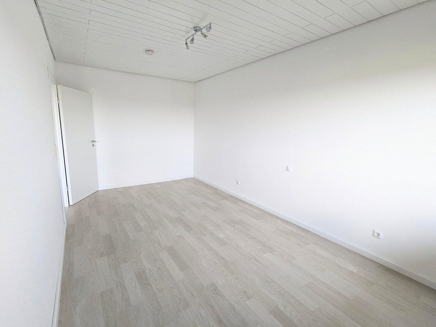 1 bedroom with open-plan kitchen flat to rent, 67 m², Woogstr. 36, Neuhofen, Rhineland-Palatinate 1 bedroom with open-plan kitchen flat to rent, 67 m², Woogstr. 36, Neuhofen, Rhineland-Palatinate