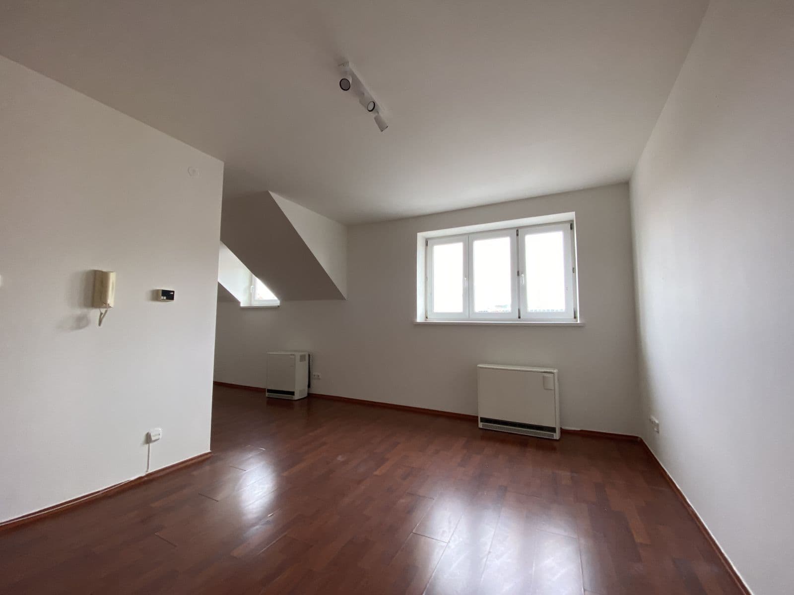 Studio flat to rent, 34 m², Za Papírnou, Prague, Prague Studio flat to rent, 34 m², Za Papírnou, Prague, Prague