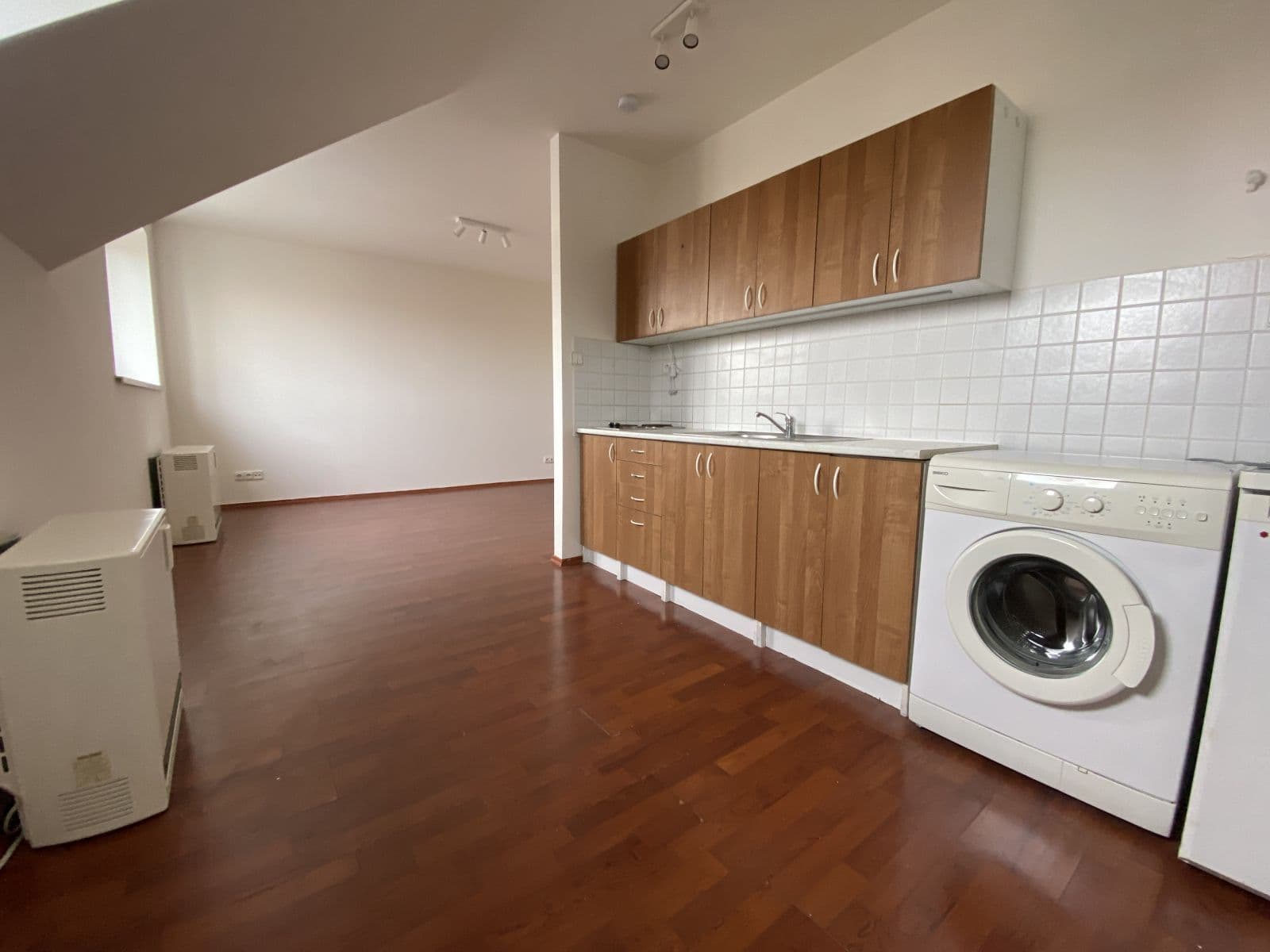 Studio flat to rent, 34 m², Za Papírnou, Prague, Prague Studio flat to rent, 34 m², Za Papírnou, Prague, Prague