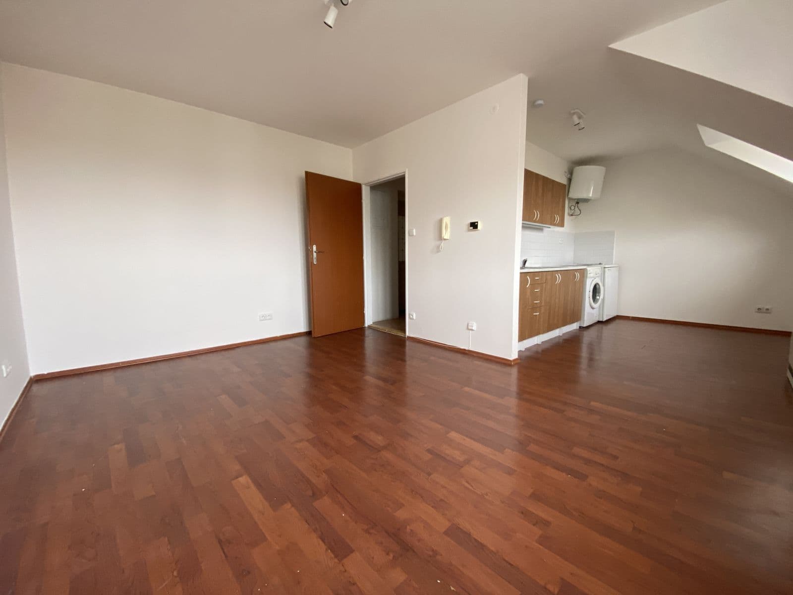 Studio flat to rent, 34 m², Za Papírnou, Prague, Prague Studio flat to rent, 34 m², Za Papírnou, Prague, Prague
