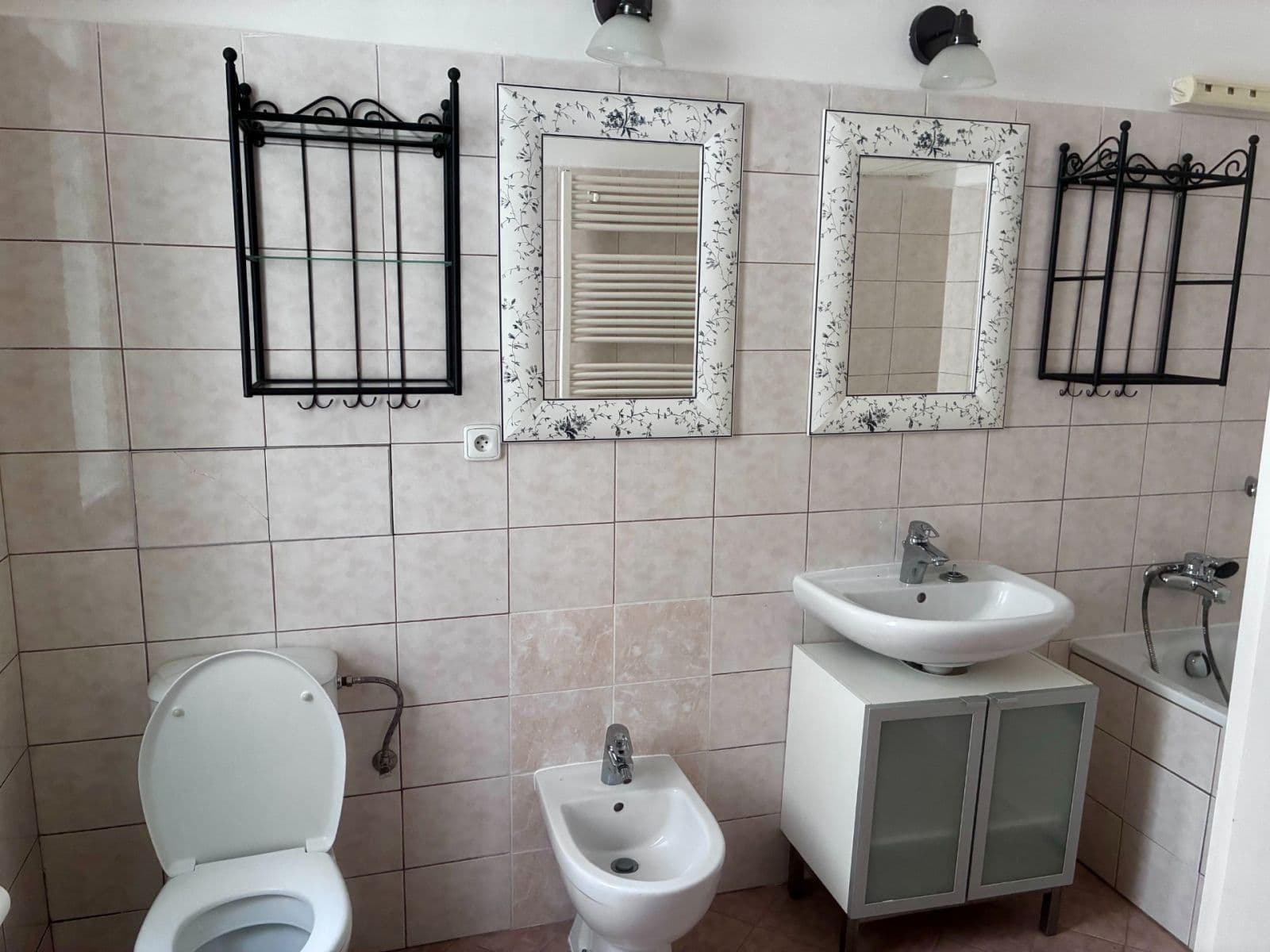 3 bedroom with open-plan kitchen flat to rent, 94 m², Pštrossova, Prague, Prague 3 bedroom with open-plan kitchen flat to rent, 94 m², Pštrossova, Prague, Prague