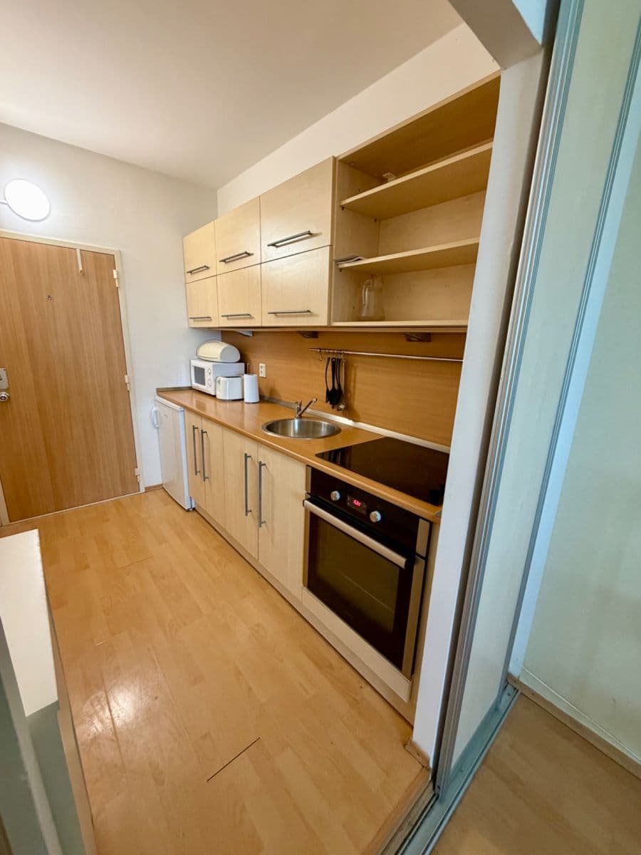 Small studio flat to rent, 28 m², Saratovská, Dúbravka, Bratislavský Region Small studio flat to rent, 28 m², Saratovská, Dúbravka, Bratislavský Region