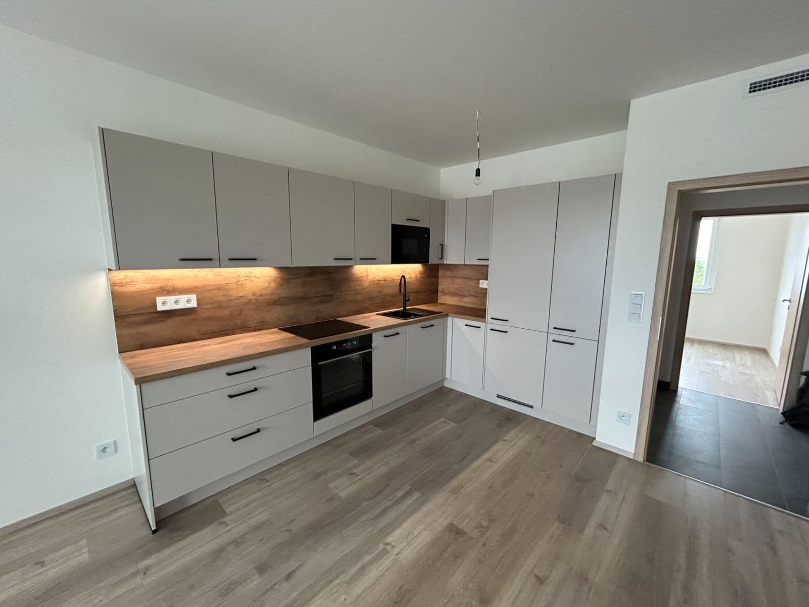 2 bedroom with open-plan kitchen flat to rent, 66 m², Arnošta Staňka, Prague, Prague 2 bedroom with open-plan kitchen flat to rent, 66 m², Arnošta Staňka, Prague, Prague