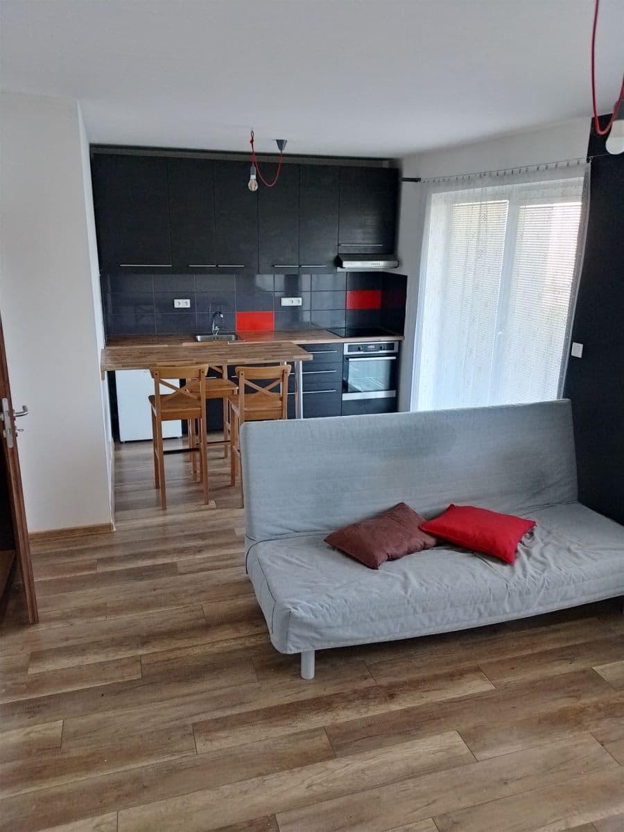 1 bedroom with open-plan kitchen flat to rent, 53 m², Malátova, Městec Králové, Středočeský Region 1 bedroom with open-plan kitchen flat to rent, 53 m², Malátova, Městec Králové, Středočeský Region