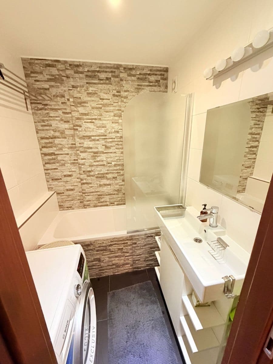 2 bedroom with open-plan kitchen flat to rent, 80 m², Nušlova, Prague, Prague 2 bedroom with open-plan kitchen flat to rent, 80 m², Nušlova, Prague, Prague