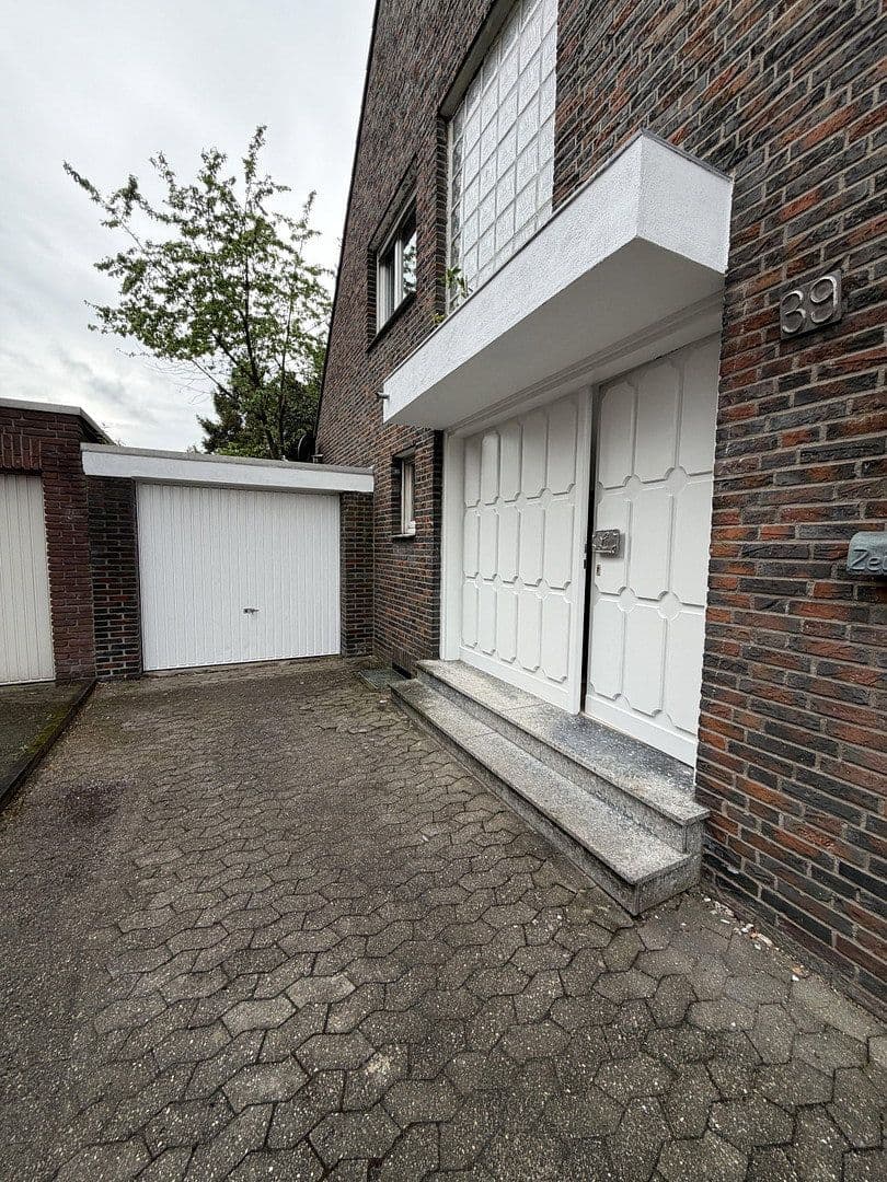 1 bedroom with open-plan kitchen flat to rent, 105 m², Tönisvorst, North Rhine-Westphalia 1 bedroom with open-plan kitchen flat to rent, 105 m², Tönisvorst, North Rhine-Westphalia