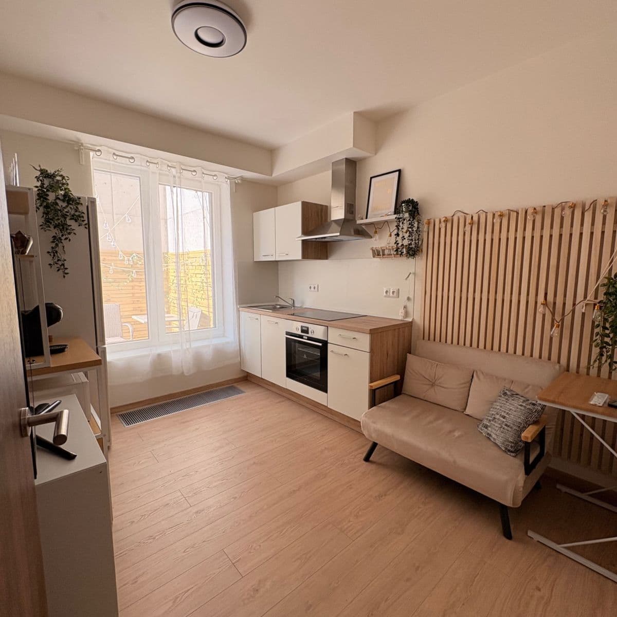 2 bedroom with open-plan kitchen flat to rent, 43 m², Haenkeho, Prague, Prague 2 bedroom with open-plan kitchen flat to rent, 43 m², Haenkeho, Prague, Prague
