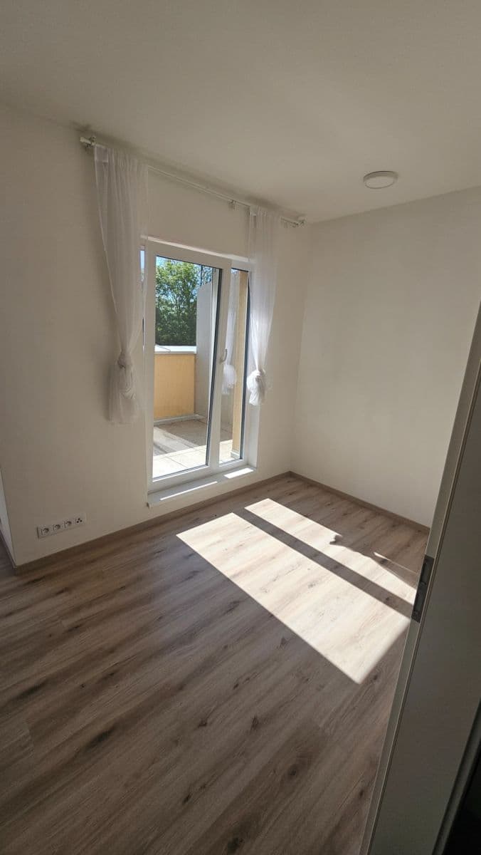 Studio flat to rent, 36 m², V Kněžívce, Tuchoměřice, Středočeský Region Studio flat to rent, 36 m², V Kněžívce, Tuchoměřice, Středočeský Region