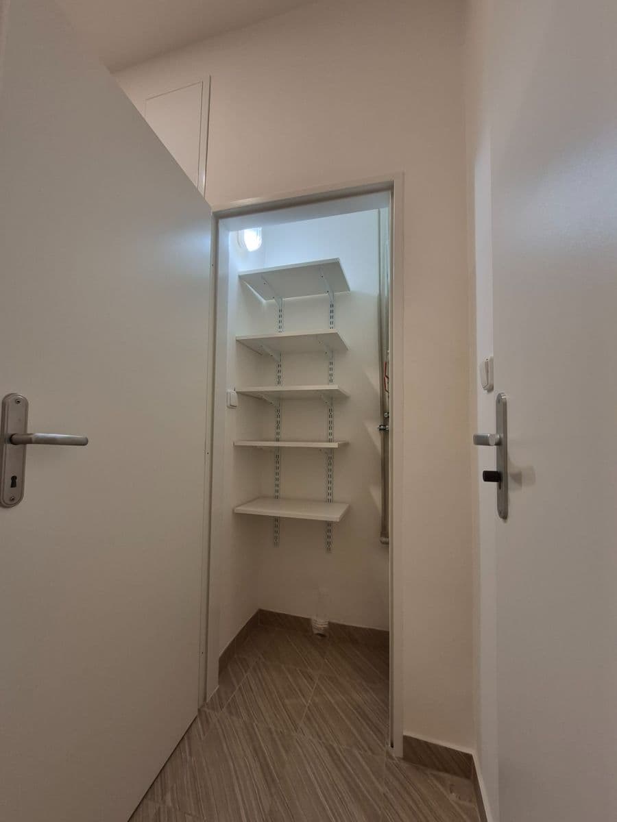 1 bedroom with open-plan kitchen flat to rent, 37 m², Boleslavova, Prague, Prague 1 bedroom with open-plan kitchen flat to rent, 37 m², Boleslavova, Prague, Prague