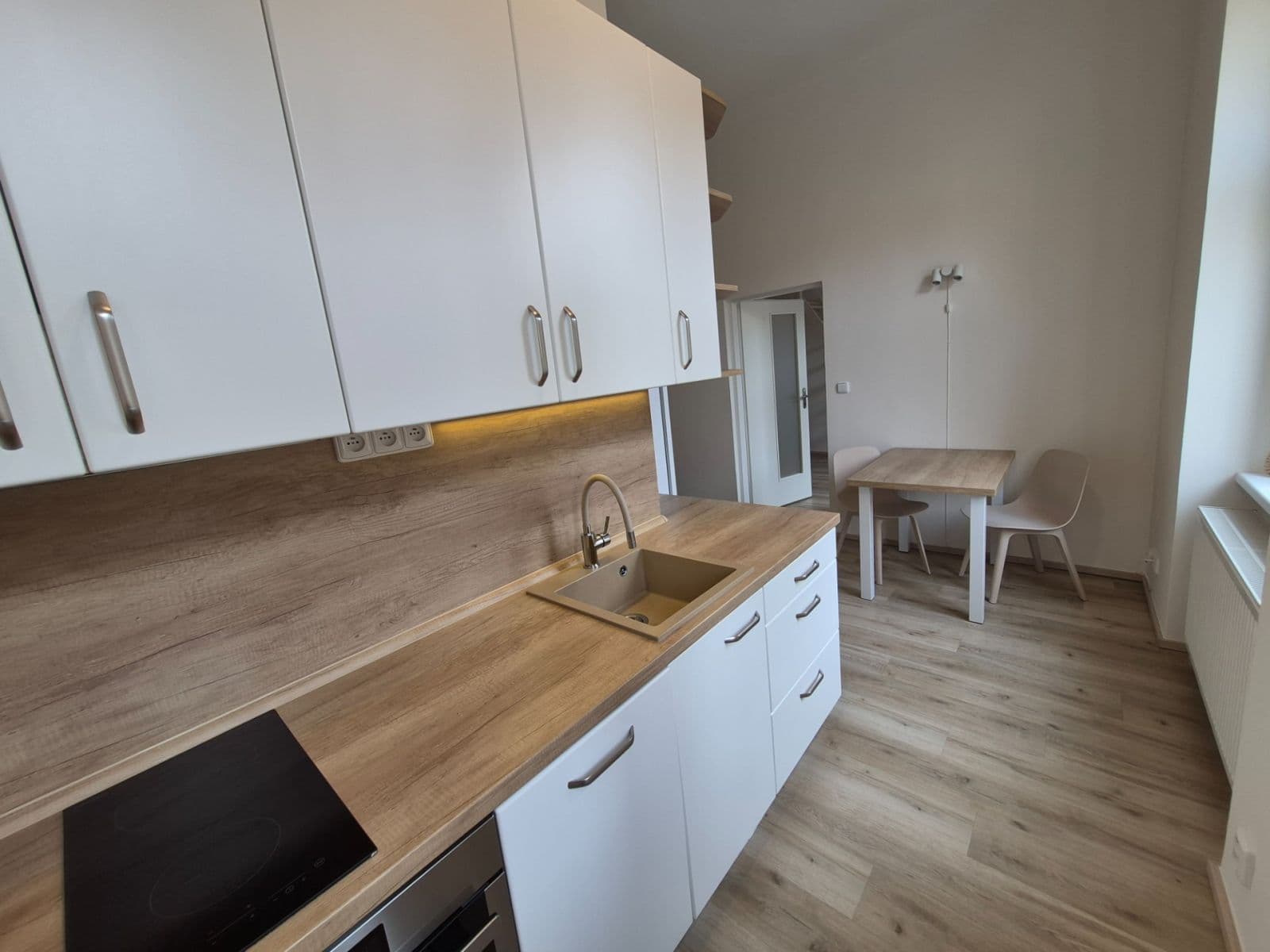 1 bedroom with open-plan kitchen flat to rent, 37 m², Boleslavova, Prague, Prague 1 bedroom with open-plan kitchen flat to rent, 37 m², Boleslavova, Prague, Prague