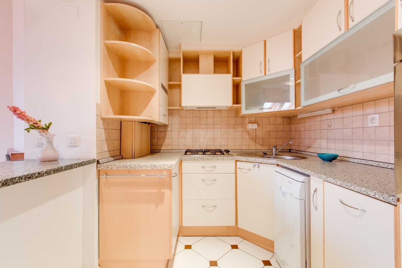 2 bedroom with open-plan kitchen flat to rent, 104 m², Šumavská, Prague, Prague 2 bedroom with open-plan kitchen flat to rent, 104 m², Šumavská, Prague, Prague