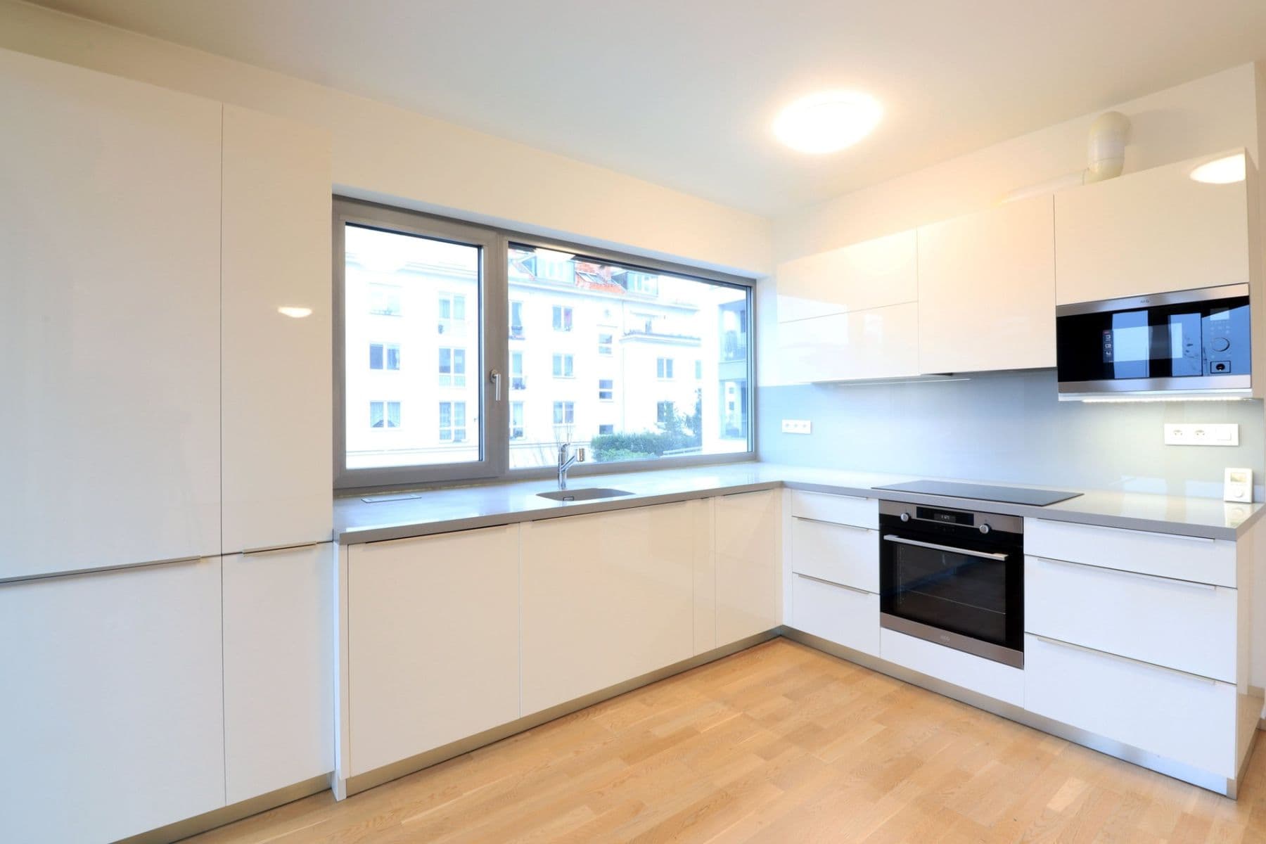 2 bedroom with open-plan kitchen flat to rent, 103 m², Na hřebenech I, Prague, Prague 2 bedroom with open-plan kitchen flat to rent, 103 m², Na hřebenech I, Prague, Prague