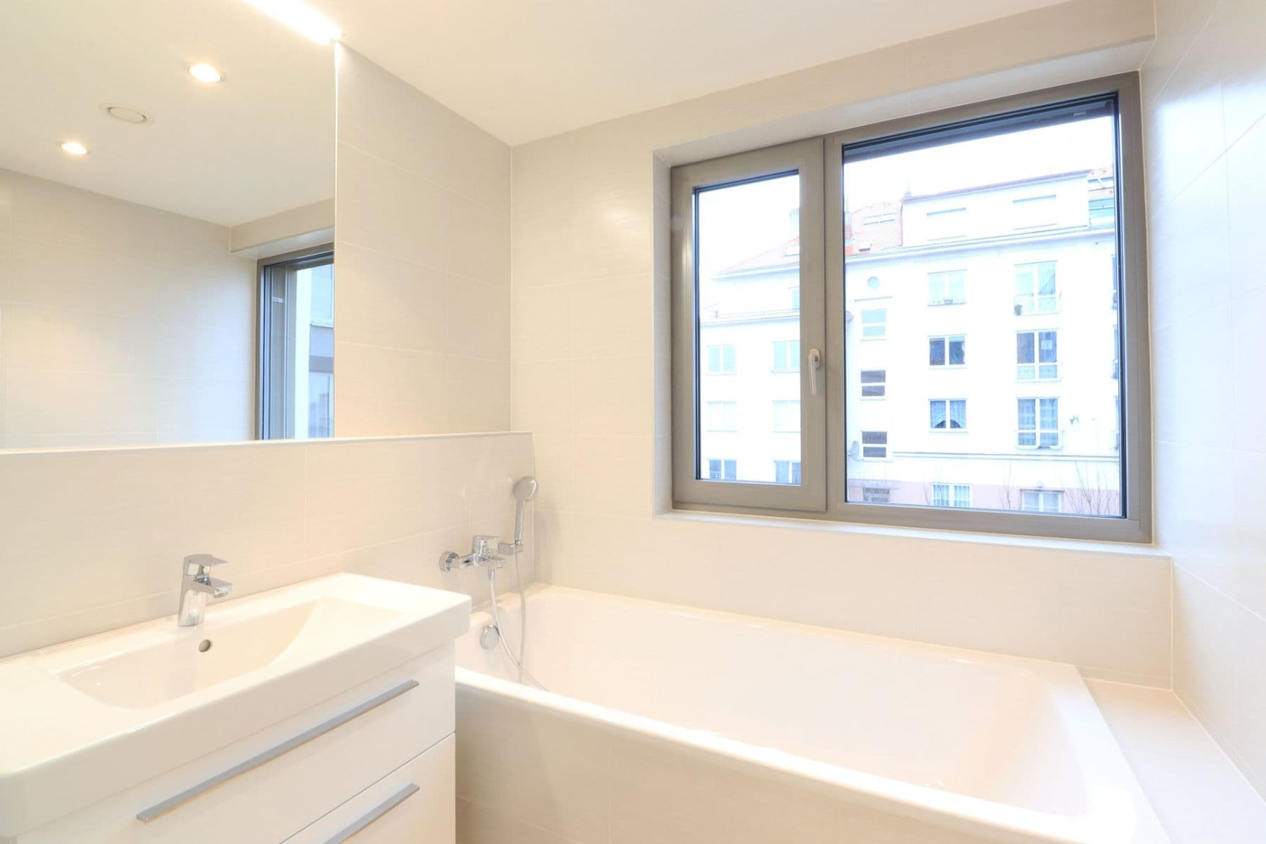 2 bedroom with open-plan kitchen flat to rent, 103 m², Na hřebenech I, Prague, Prague 2 bedroom with open-plan kitchen flat to rent, 103 m², Na hřebenech I, Prague, Prague