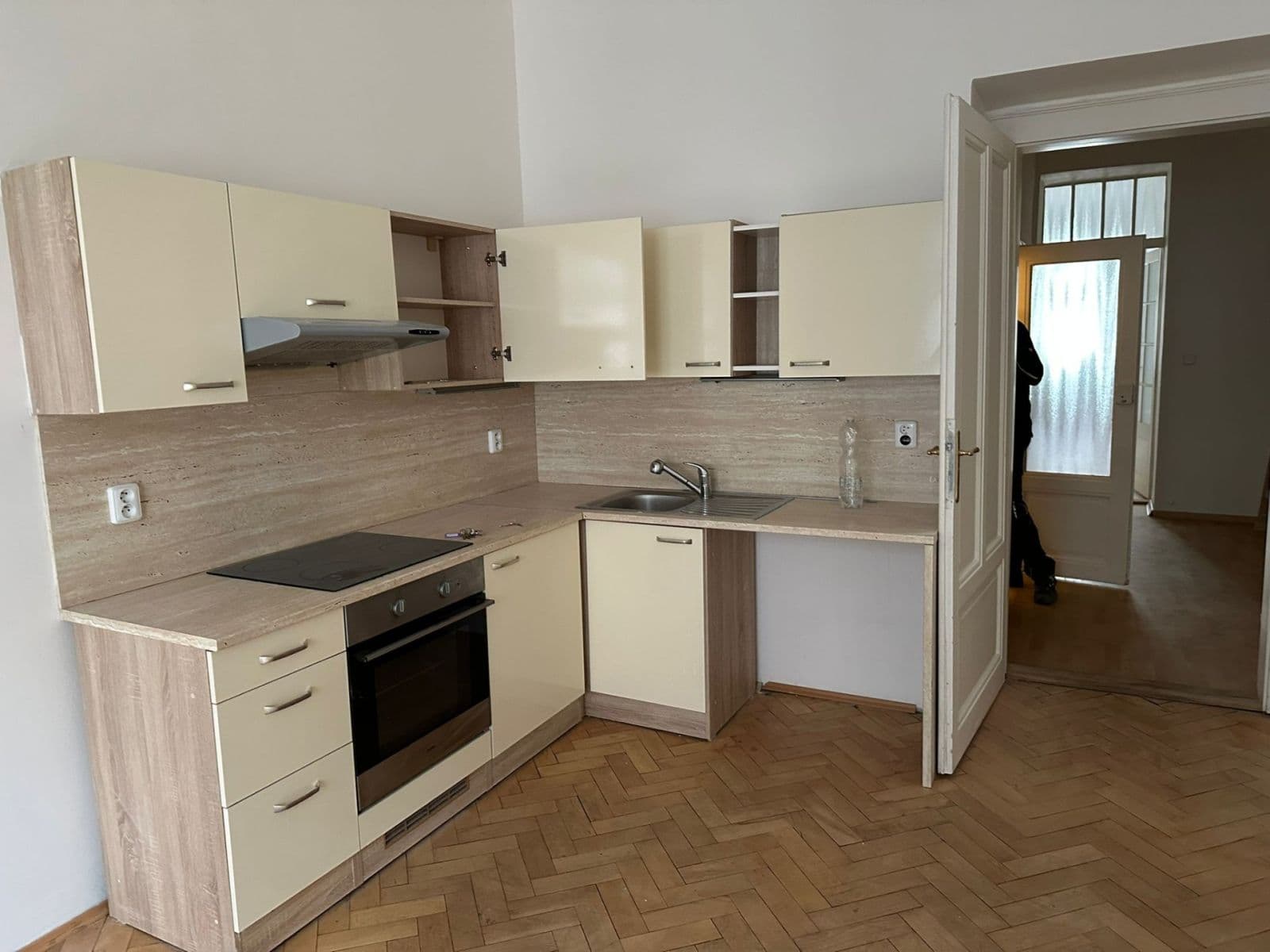 2 bedroom with open-plan kitchen flat to rent, 77 m², Kafkova, Prague, Prague 2 bedroom with open-plan kitchen flat to rent, 77 m², Kafkova, Prague, Prague
