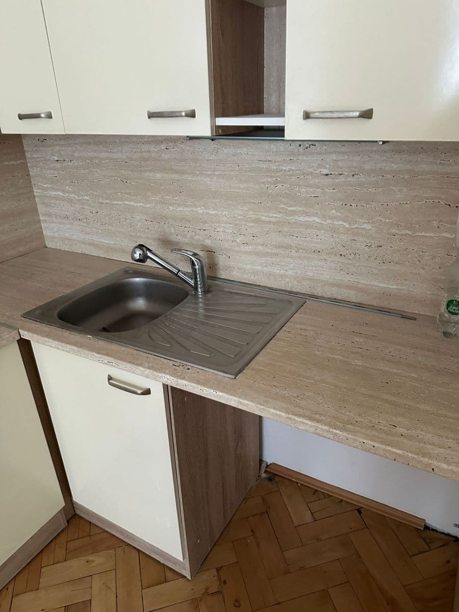 2 bedroom with open-plan kitchen flat to rent, 77 m², Kafkova, Prague, Prague 2 bedroom with open-plan kitchen flat to rent, 77 m², Kafkova, Prague, Prague