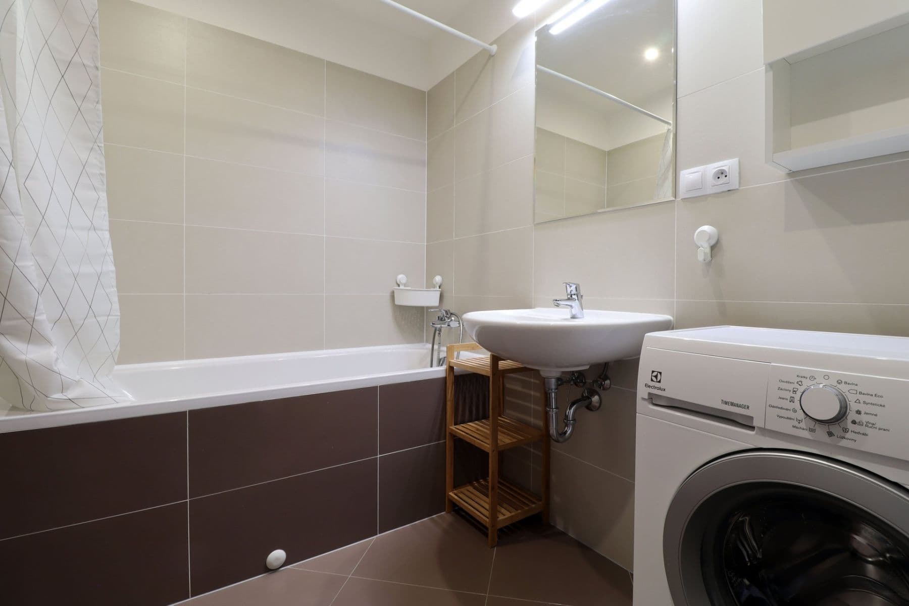 1 bedroom with open-plan kitchen flat to rent, 61 m², Hlučkova, Prague, Prague 1 bedroom with open-plan kitchen flat to rent, 61 m², Hlučkova, Prague, Prague