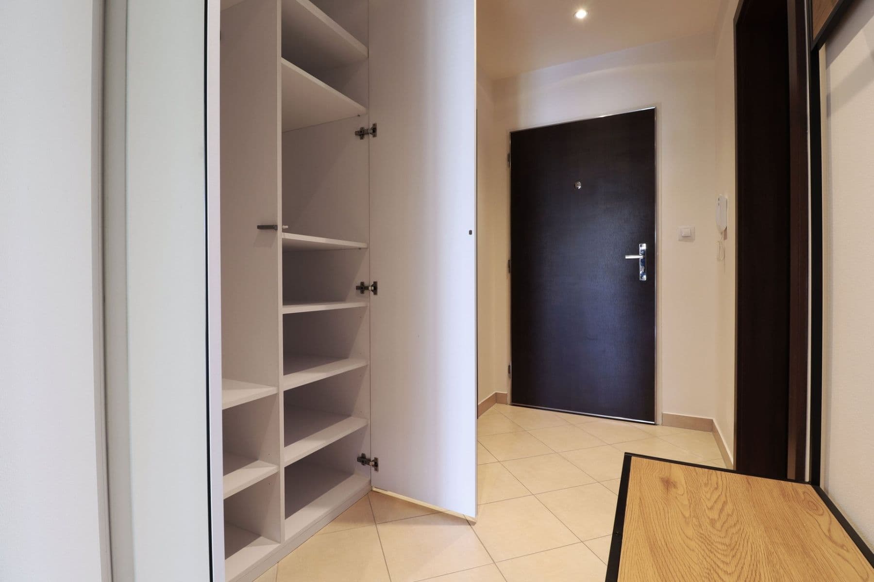 1 bedroom with open-plan kitchen flat to rent, 61 m², Hlučkova, Prague, Prague 1 bedroom with open-plan kitchen flat to rent, 61 m², Hlučkova, Prague, Prague