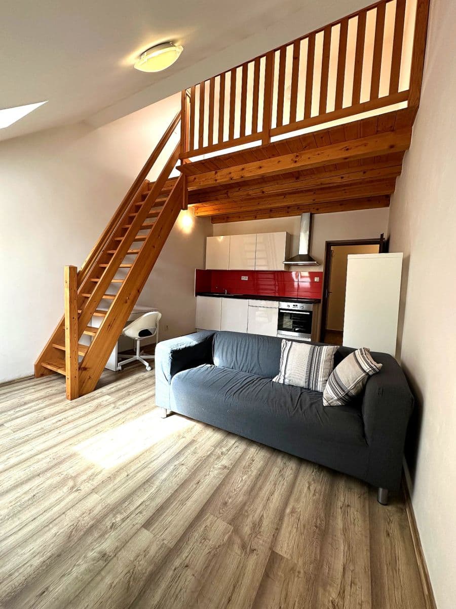 Studio flat to rent, 35 m², Čestmírova, Prague, Prague Studio flat to rent, 35 m², Čestmírova, Prague, Prague