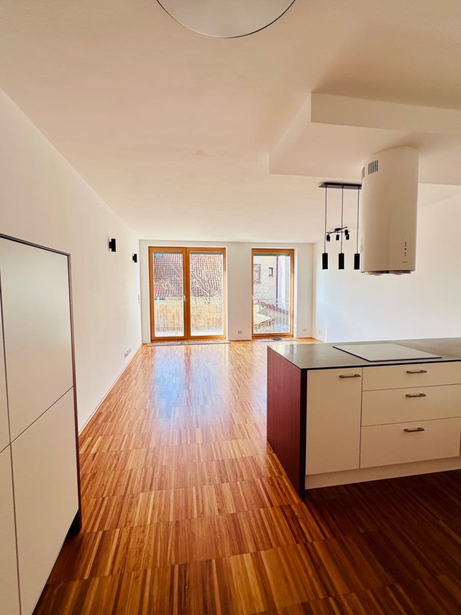 2 bedroom with open-plan kitchen flat to rent, 77 m², Pod Hliništěm, Prague, Prague 2 bedroom with open-plan kitchen flat to rent, 77 m², Pod Hliništěm, Prague, Prague