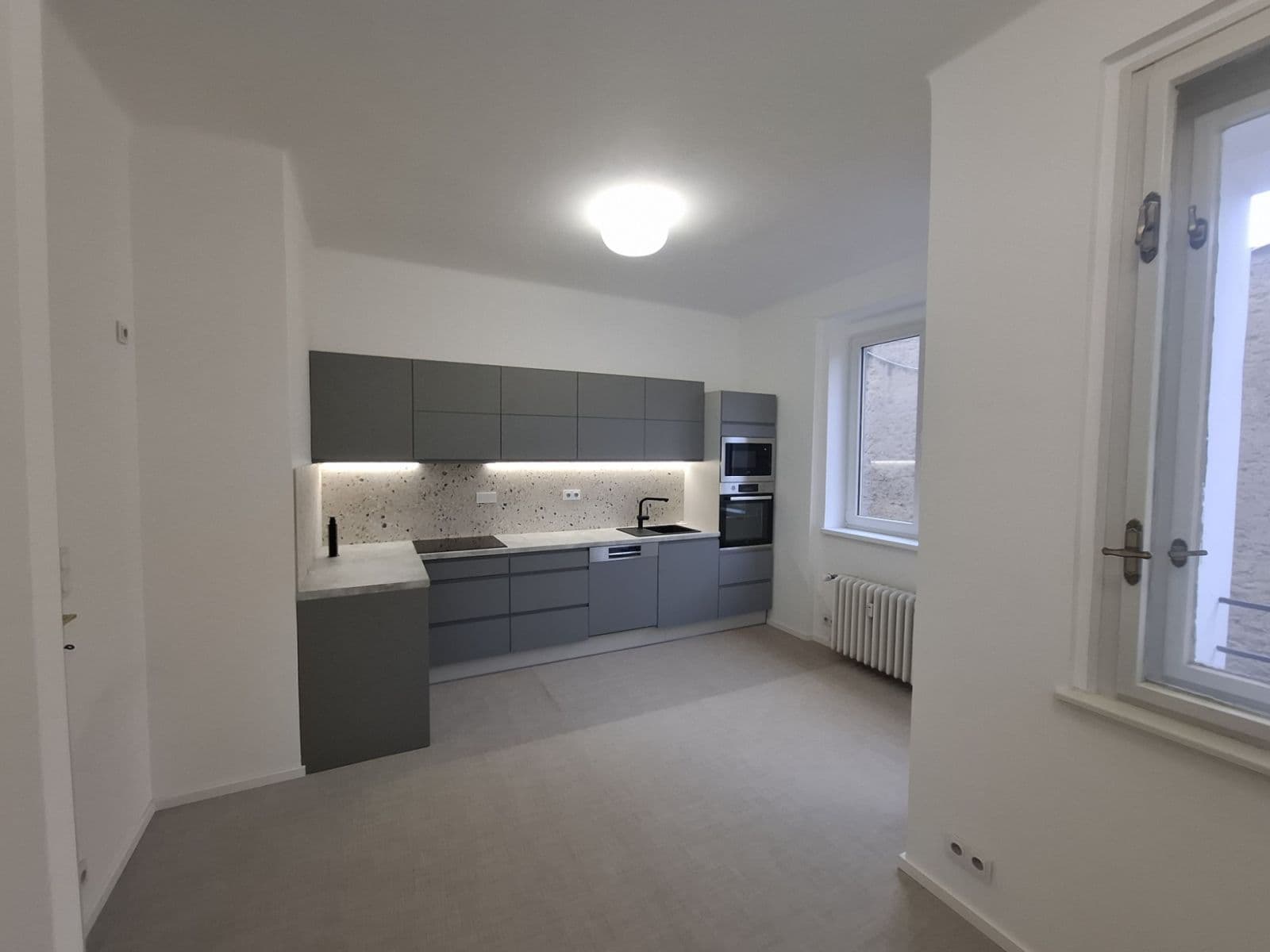 2 bedroom with open-plan kitchen flat to rent, 79 m², Moulíkova, Prague, Prague 2 bedroom with open-plan kitchen flat to rent, 79 m², Moulíkova, Prague, Prague
