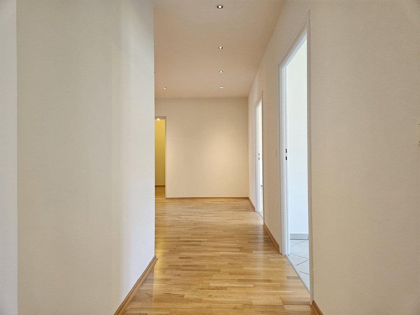 3 bedroom flat to rent, 92 m², Kreuzstraße 11, München, Bavaria 3 bedroom flat to rent, 92 m², Kreuzstraße 11, München, Bavaria