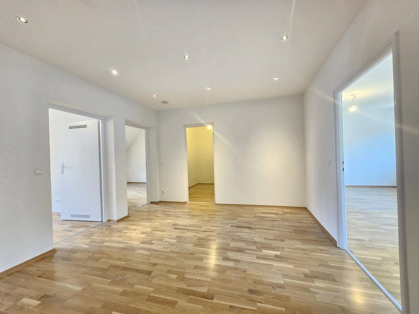 3 bedroom flat to rent, 92 m², Kreuzstraße 11, München, Bavaria 3 bedroom flat to rent, 92 m², Kreuzstraße 11, München, Bavaria