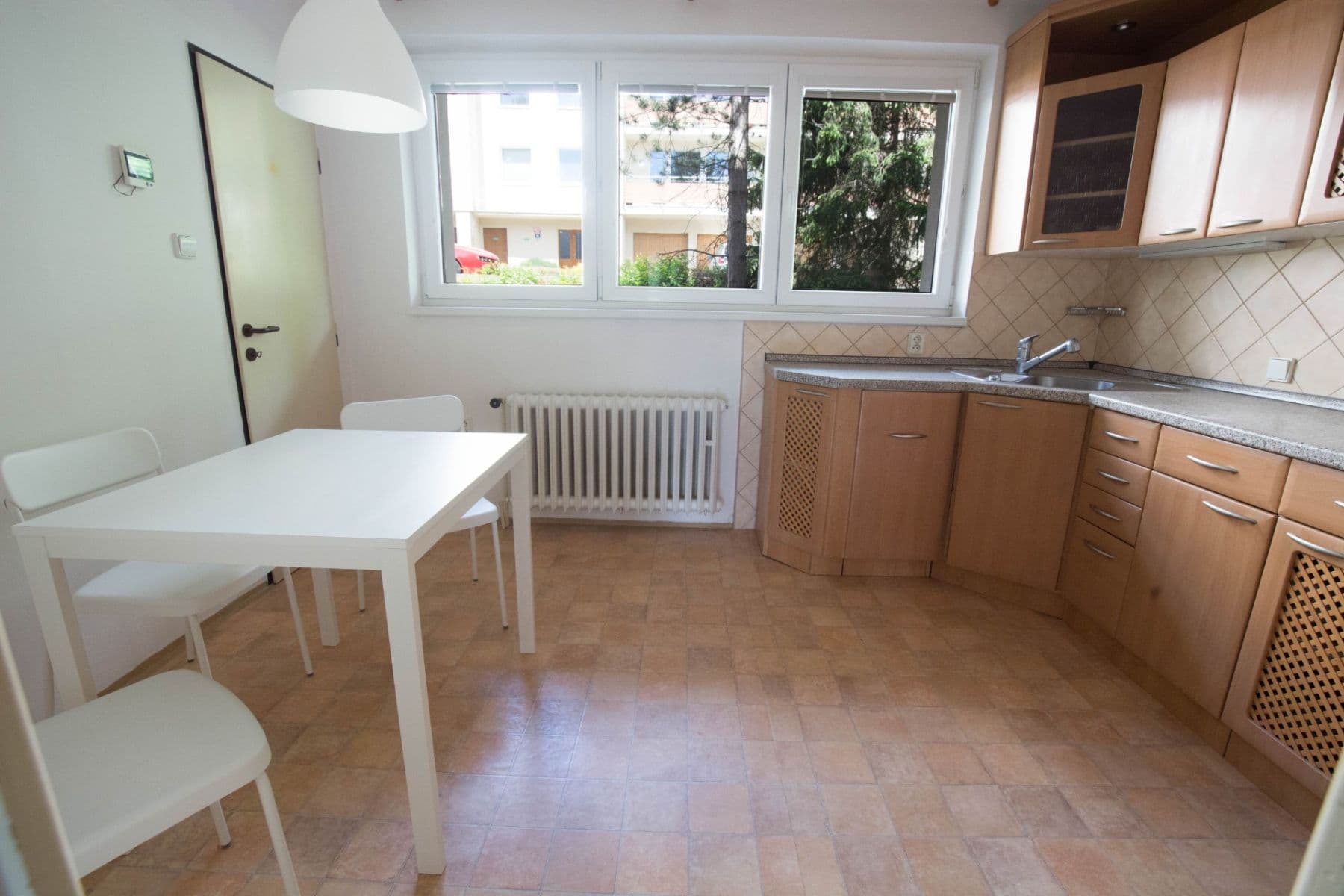 4 bedroom flat to rent, 104 m², Nad Palatou, Prague, Prague 4 bedroom flat to rent, 104 m², Nad Palatou, Prague, Prague