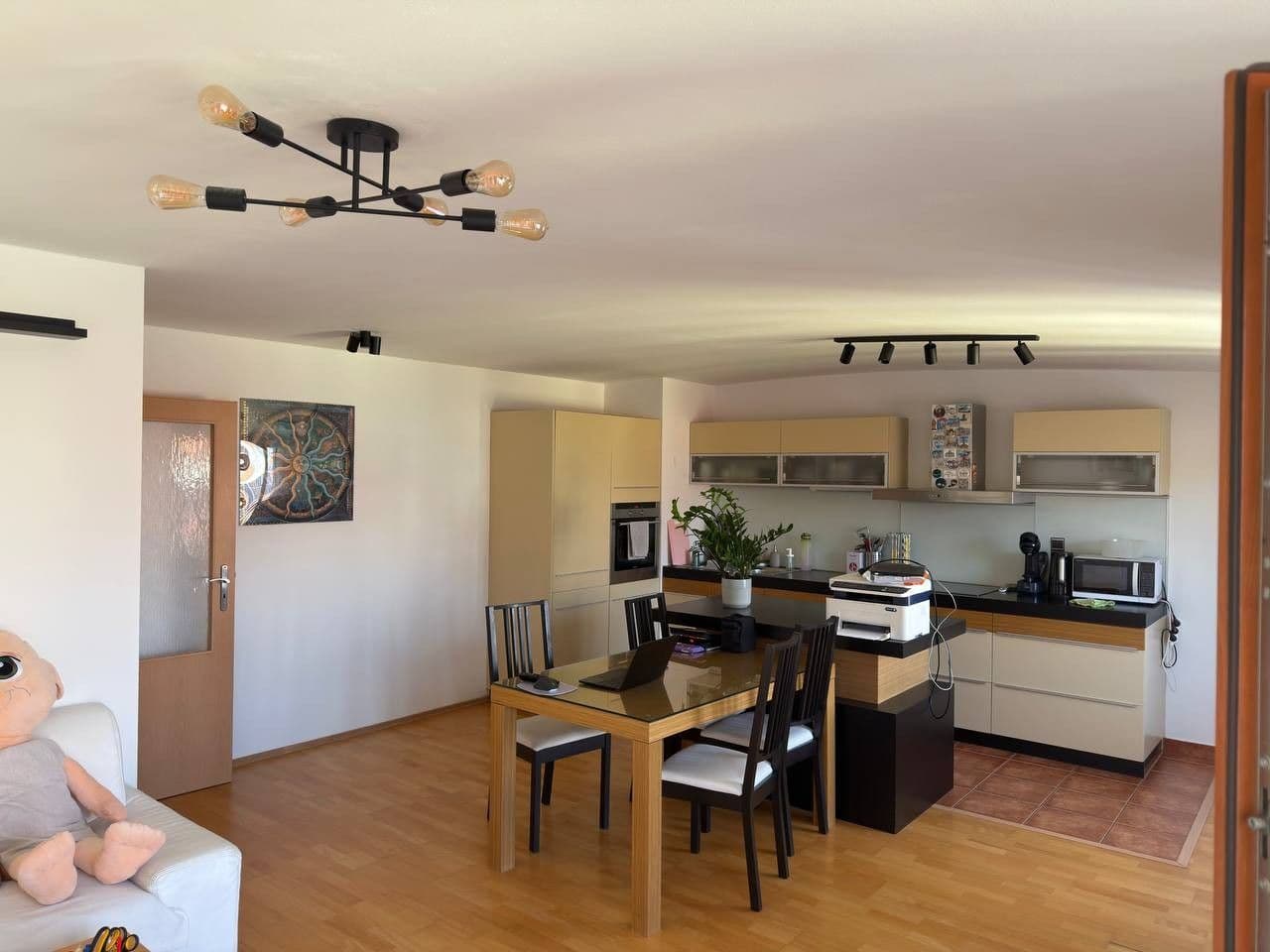 1 bedroom with open-plan kitchen flat to rent, 68 m², Petrohradská, Prague, Prague 1 bedroom with open-plan kitchen flat to rent, 68 m², Petrohradská, Prague, Prague