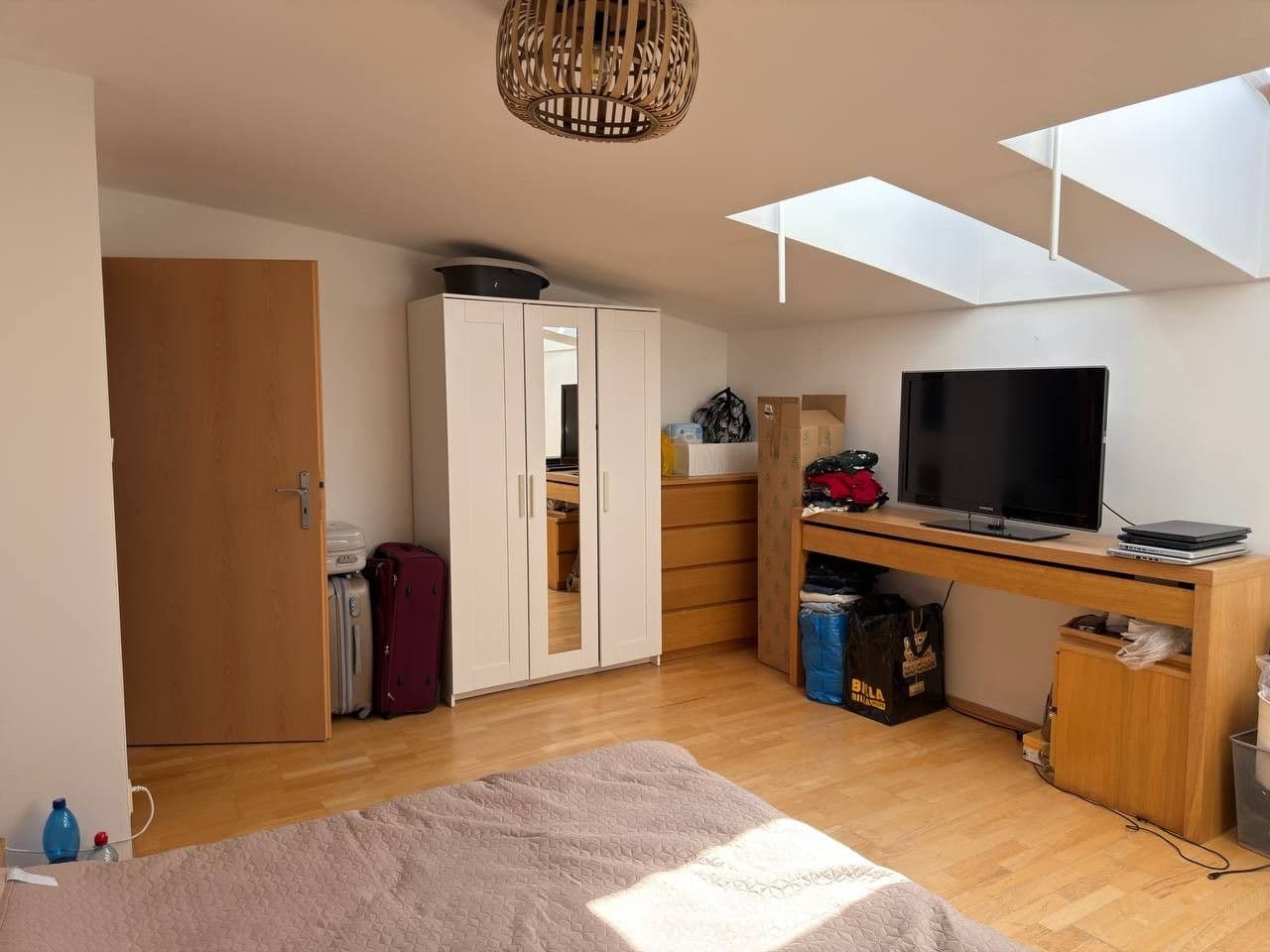 1 bedroom with open-plan kitchen flat to rent, 68 m², Petrohradská, Prague, Prague 1 bedroom with open-plan kitchen flat to rent, 68 m², Petrohradská, Prague, Prague