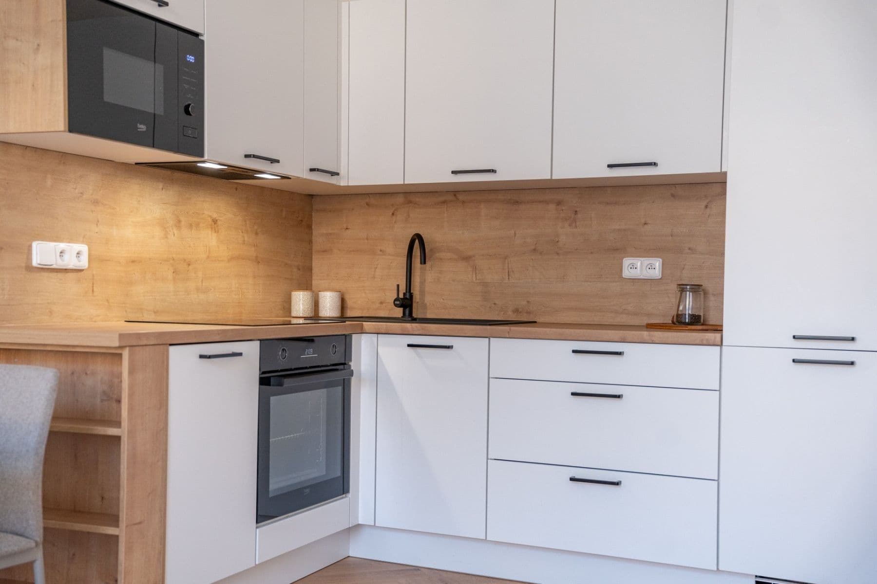 1 bedroom with open-plan kitchen flat to rent, 50 m², Jaromírova, Prague, Prague 1 bedroom with open-plan kitchen flat to rent, 50 m², Jaromírova, Prague, Prague
