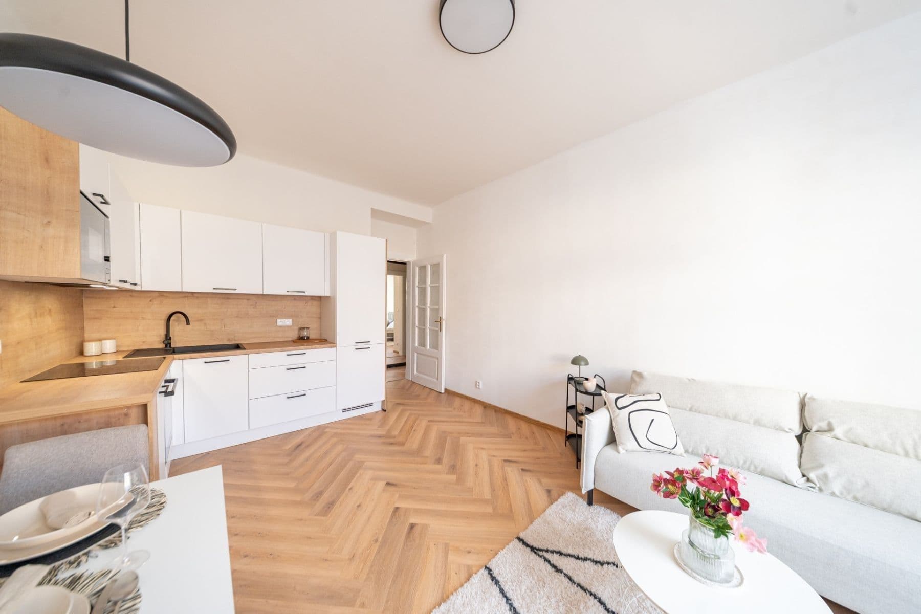1 bedroom with open-plan kitchen flat to rent, 50 m², Jaromírova, Prague, Prague 1 bedroom with open-plan kitchen flat to rent, 50 m², Jaromírova, Prague, Prague