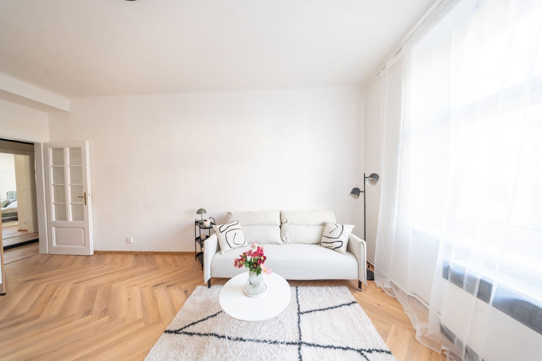 1 bedroom with open-plan kitchen flat to rent, 50 m², Jaromírova, Prague, Prague 1 bedroom with open-plan kitchen flat to rent, 50 m², Jaromírova, Prague, Prague