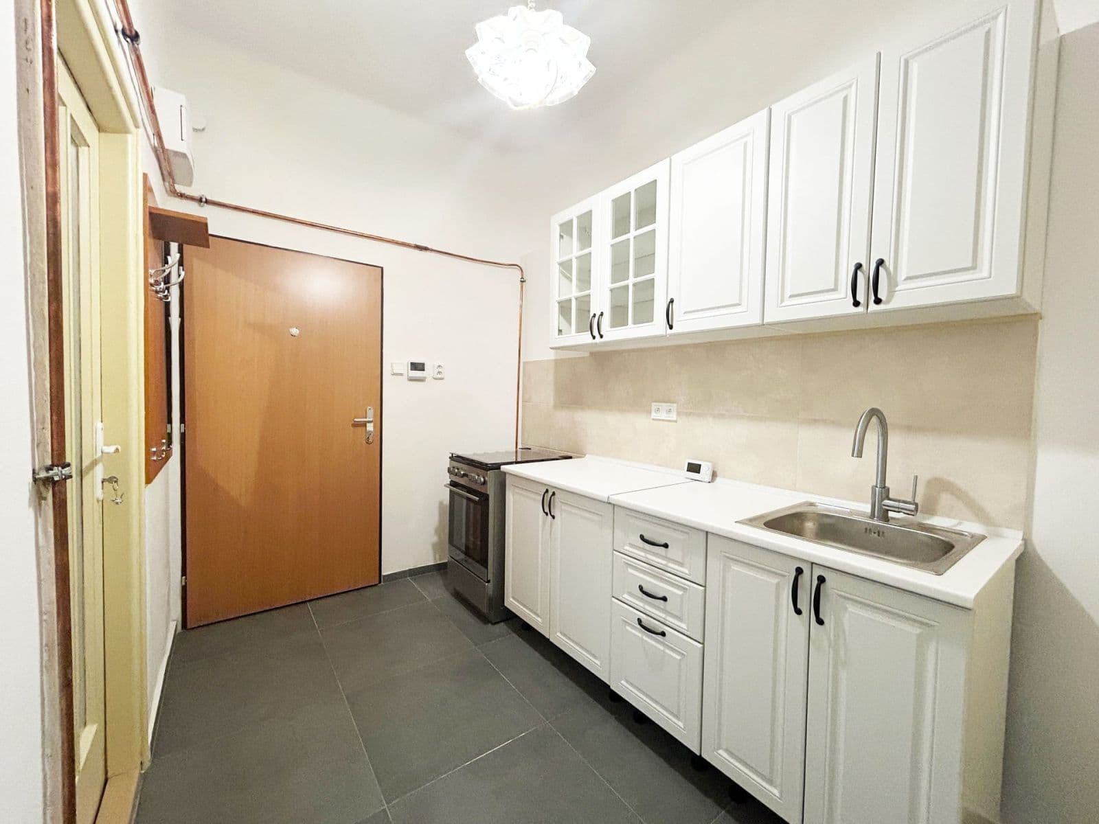 1 bedroom with open-plan kitchen flat to rent, 50 m², Vlastislavova, Prague, Prague 1 bedroom with open-plan kitchen flat to rent, 50 m², Vlastislavova, Prague, Prague