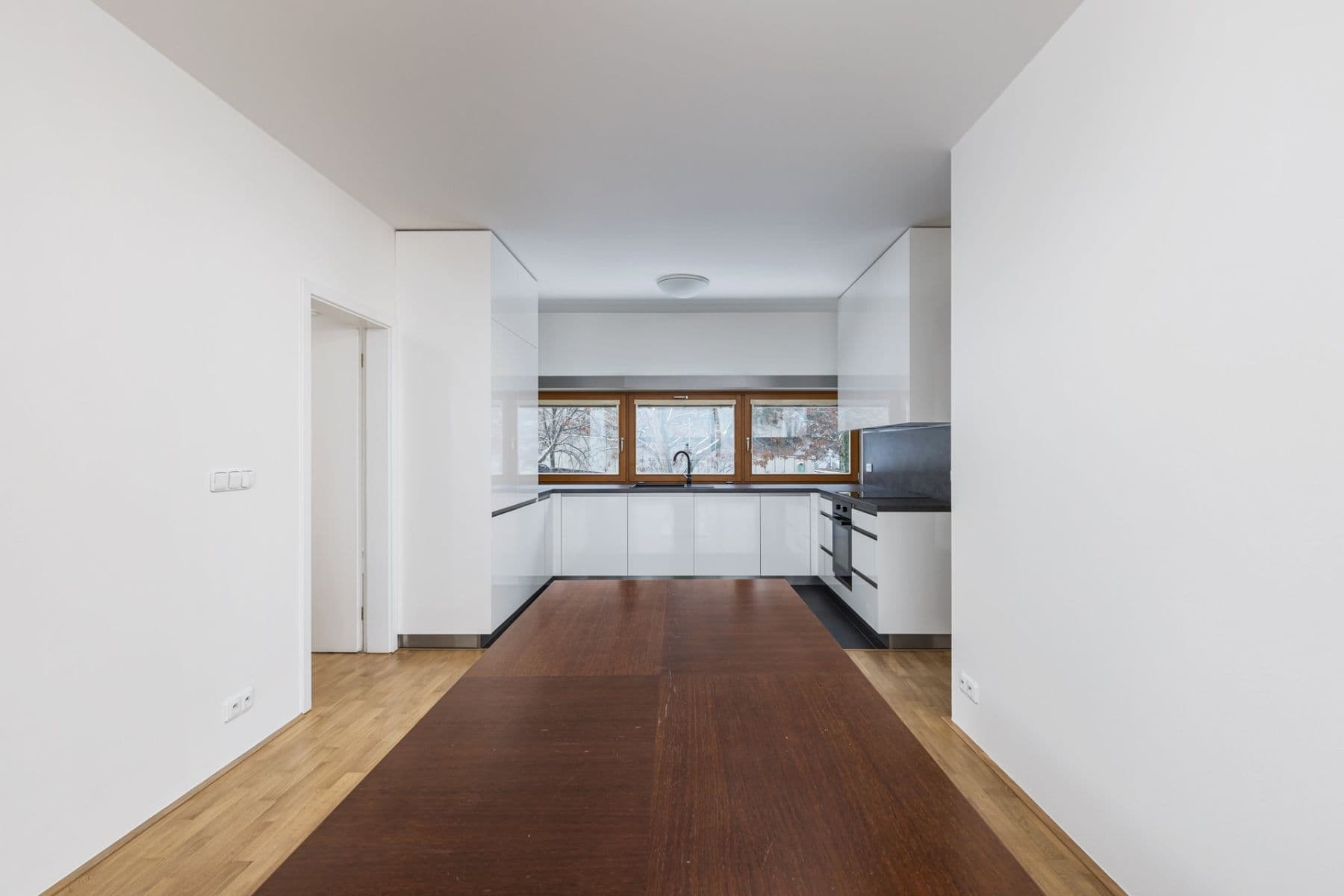 2 bedroom with open-plan kitchen flat to rent, 95 m², Na Bučance, Prague, Prague 2 bedroom with open-plan kitchen flat to rent, 95 m², Na Bučance, Prague, Prague