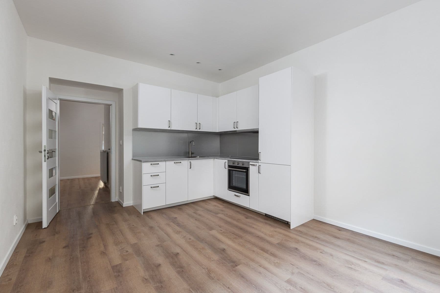 1 bedroom with open-plan kitchen flat to rent, 47 m², Baranova, Prague, Prague 1 bedroom with open-plan kitchen flat to rent, 47 m², Baranova, Prague, Prague