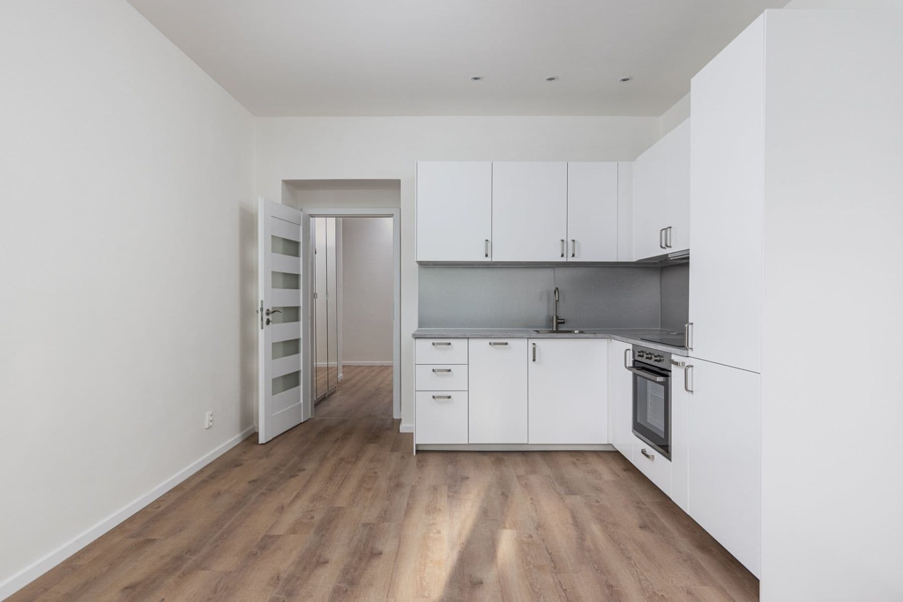 1 bedroom with open-plan kitchen flat to rent, 47 m², Baranova, Prague, Prague 1 bedroom with open-plan kitchen flat to rent, 47 m², Baranova, Prague, Prague