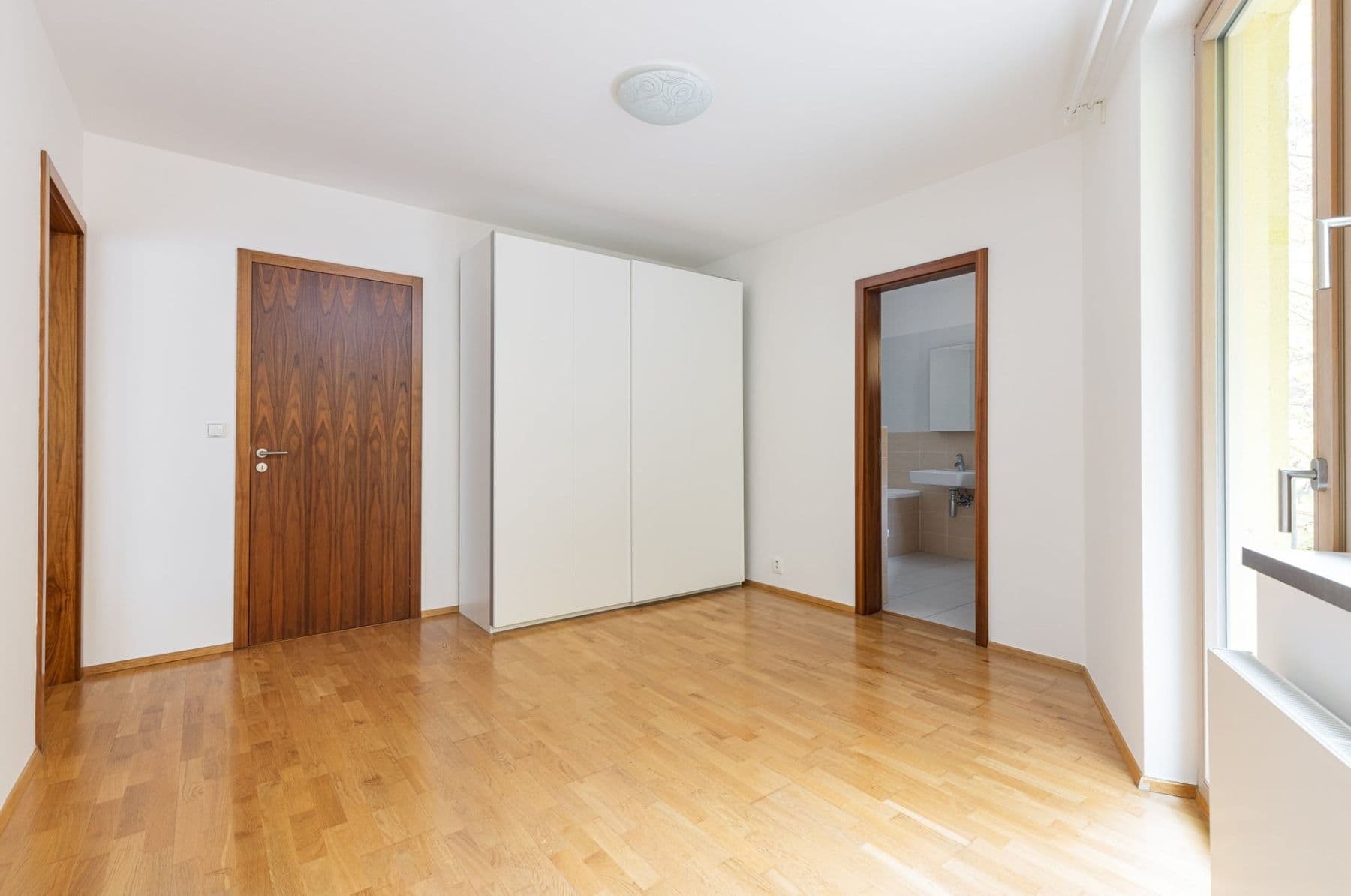 3 bedroom with open-plan kitchen flat to rent, 117 m², Jeseniova, Prague, Prague 3 bedroom with open-plan kitchen flat to rent, 117 m², Jeseniova, Prague, Prague