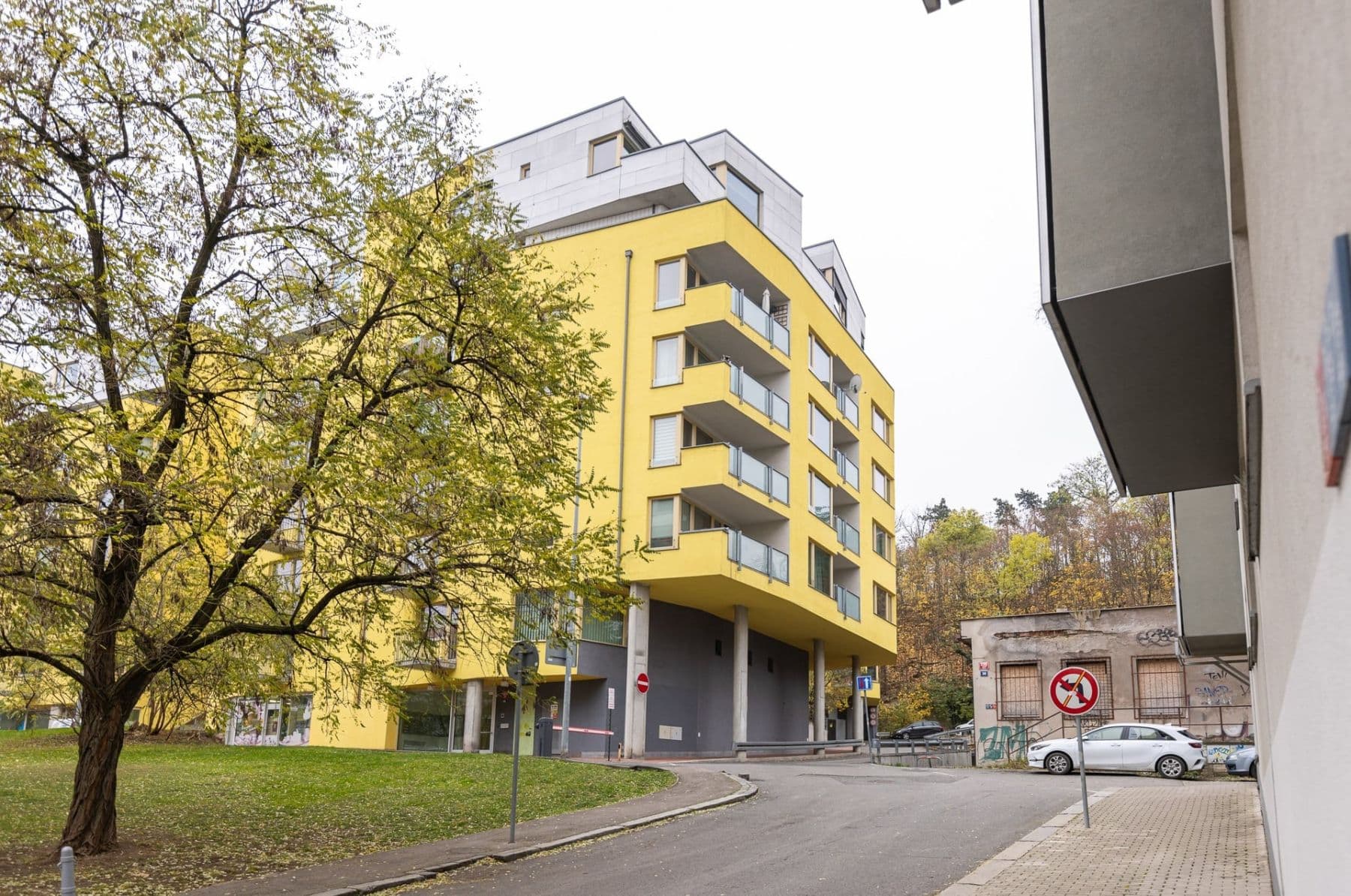 3 bedroom with open-plan kitchen flat to rent, 117 m², Jeseniova, Prague, Prague 3 bedroom with open-plan kitchen flat to rent, 117 m², Jeseniova, Prague, Prague